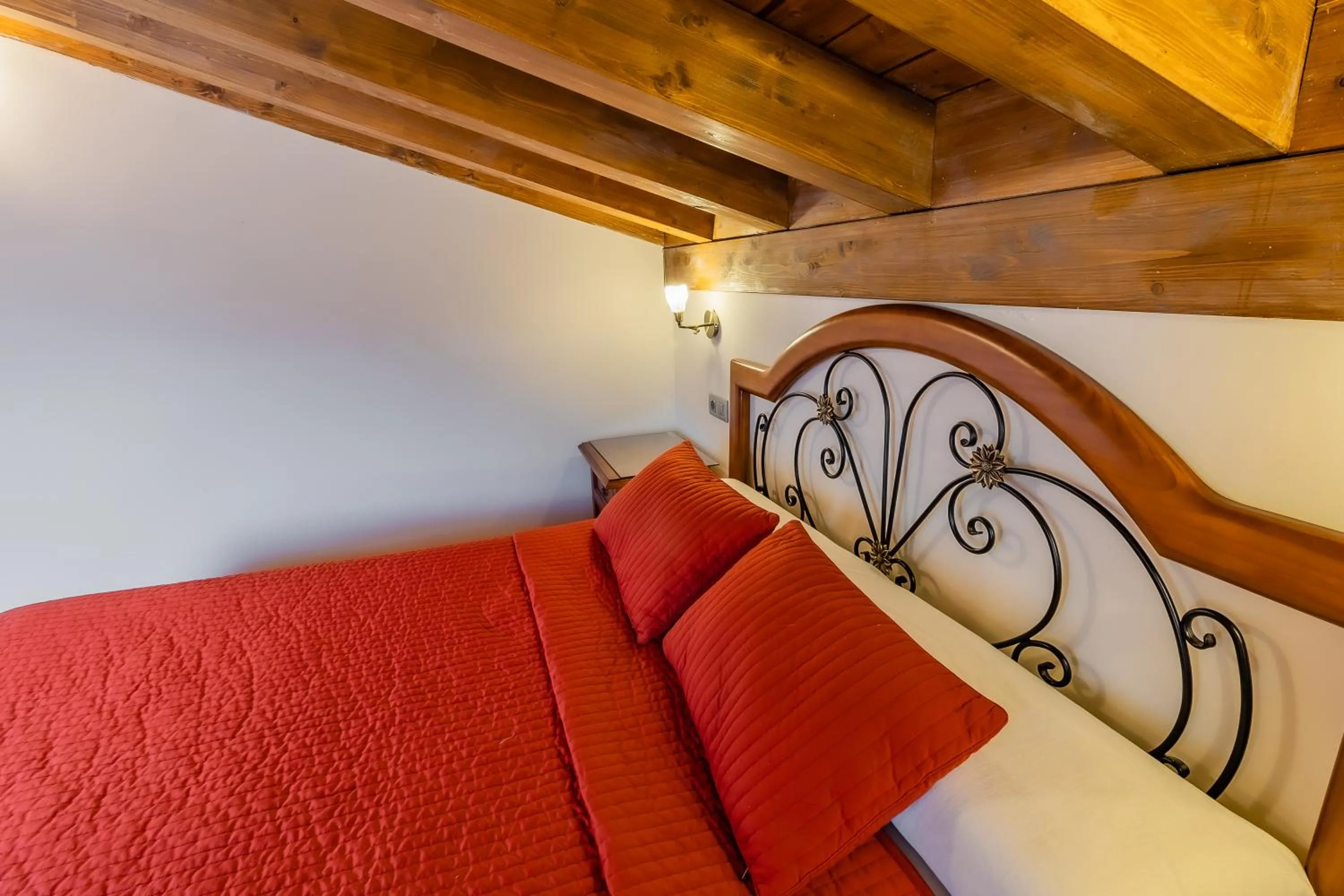 Bedroom, Bed in Apartamentos & casas rurales Santo Domingo de Silos