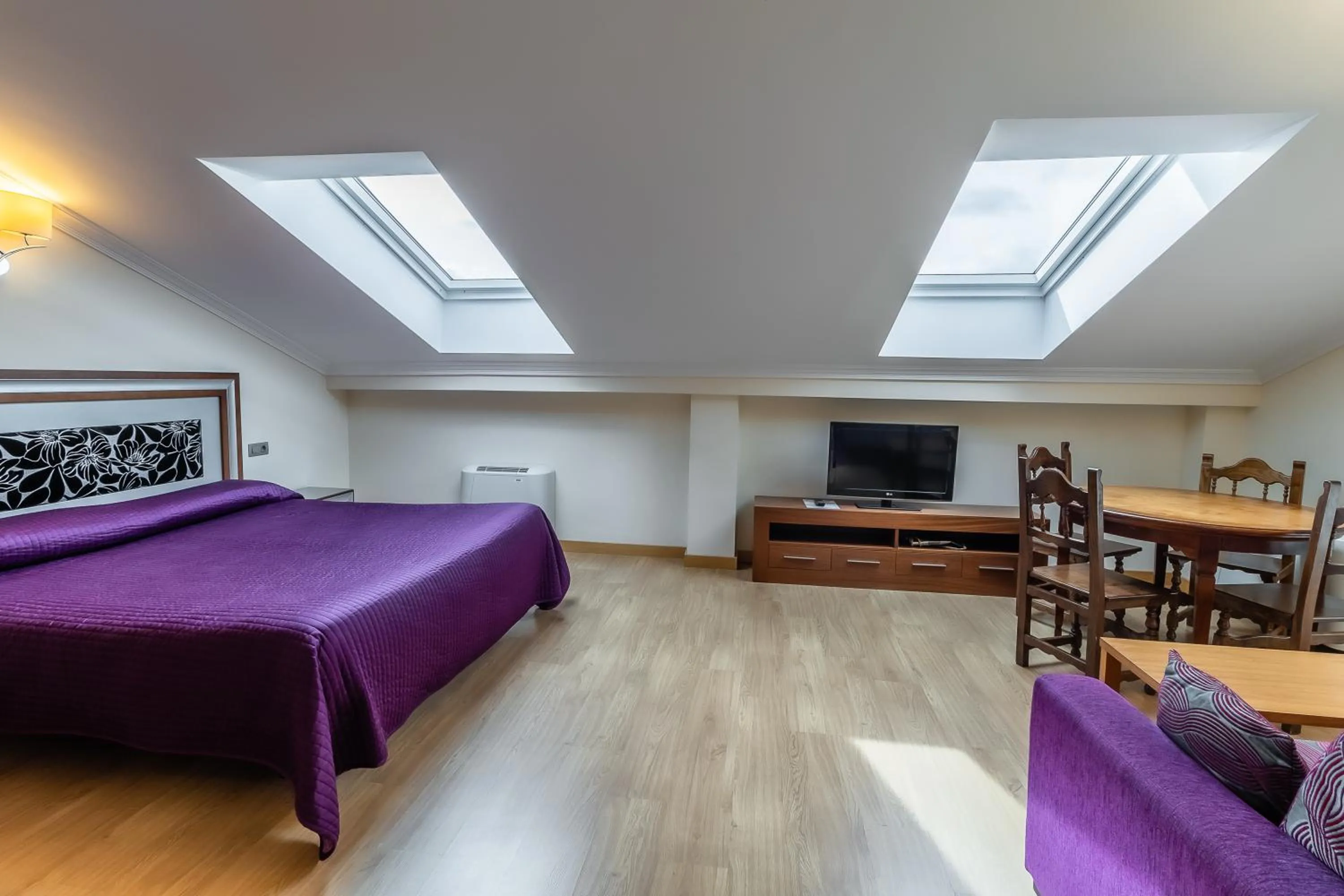 Photo of the whole room, Bed in Apartamentos & casas rurales Santo Domingo de Silos