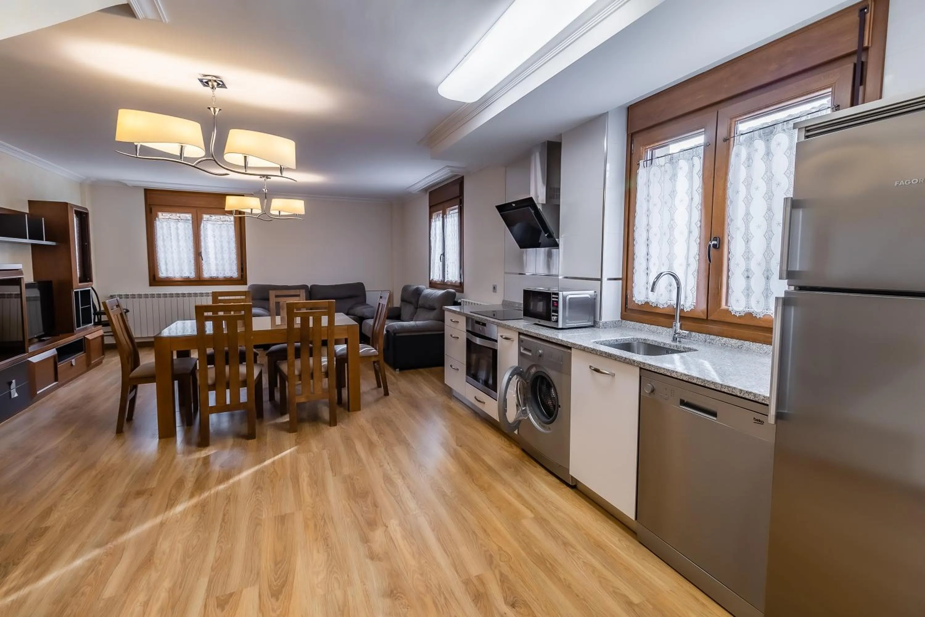 Photo of the whole room in Apartamentos & casas rurales Santo Domingo de Silos