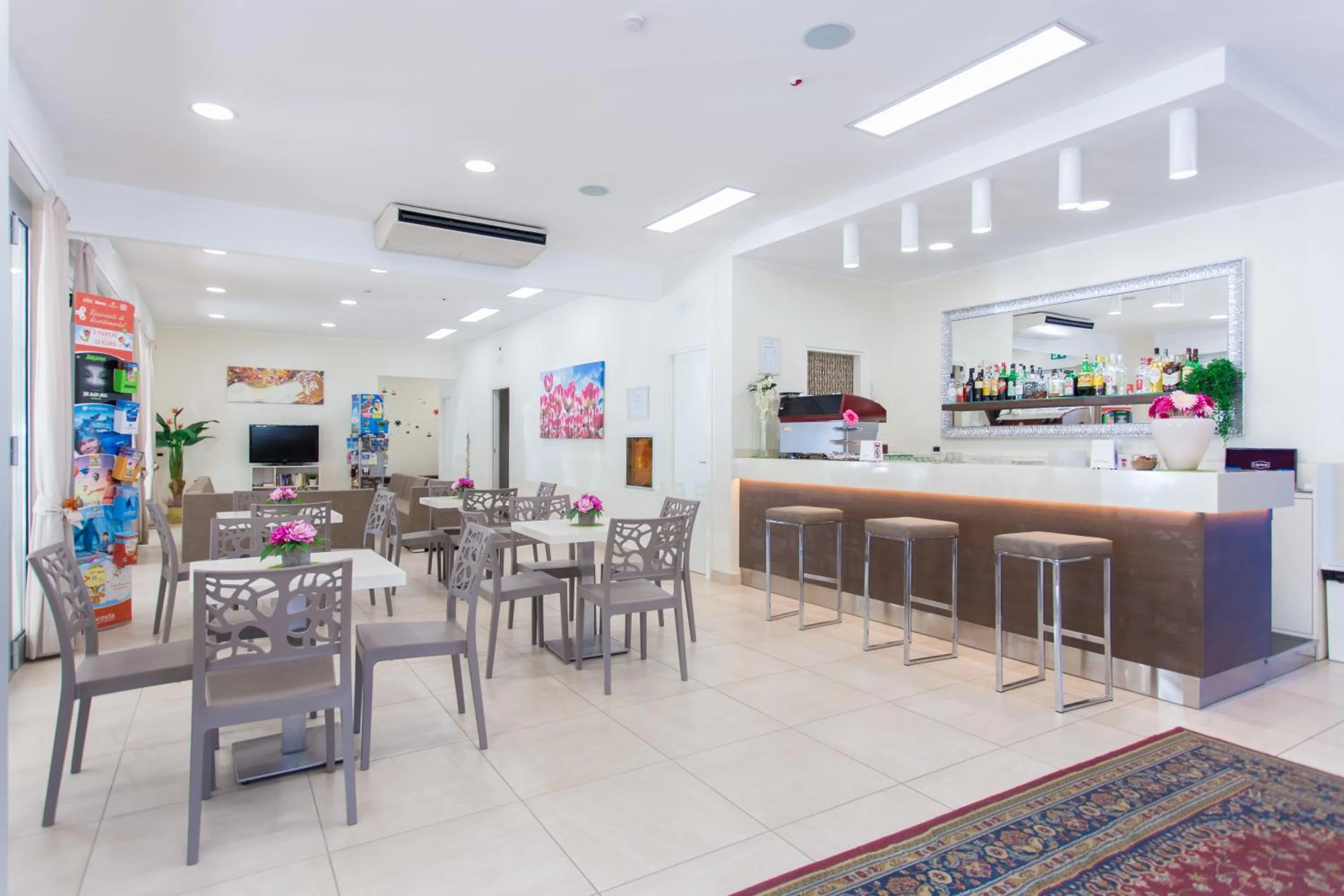 Communal lounge/ TV room in Hotel Reyt