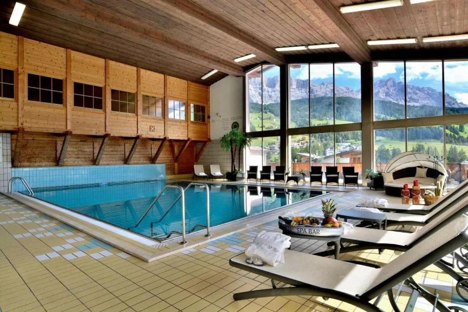 Swimming pool in Hotel Serena