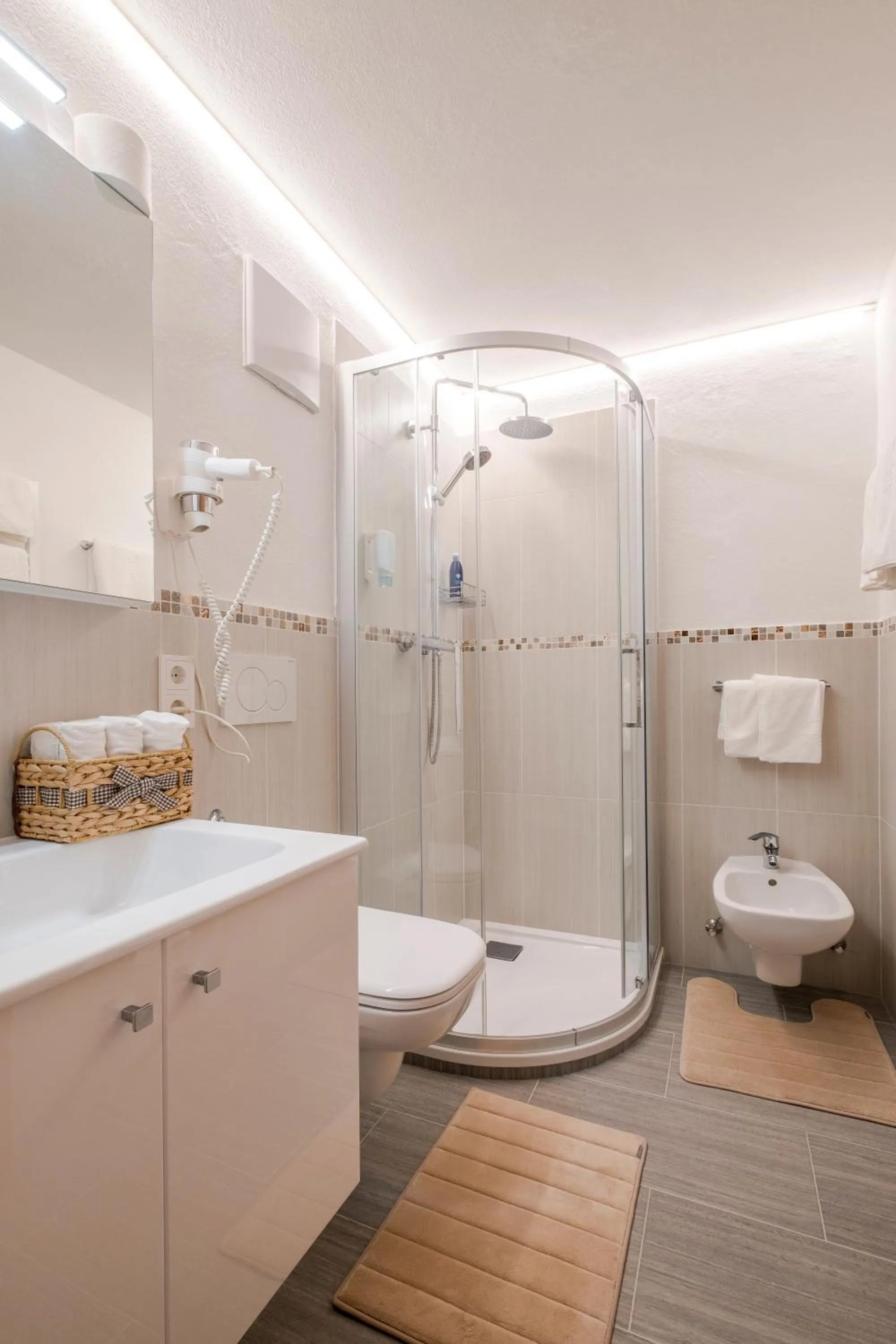 Toilet in Hotel Serena