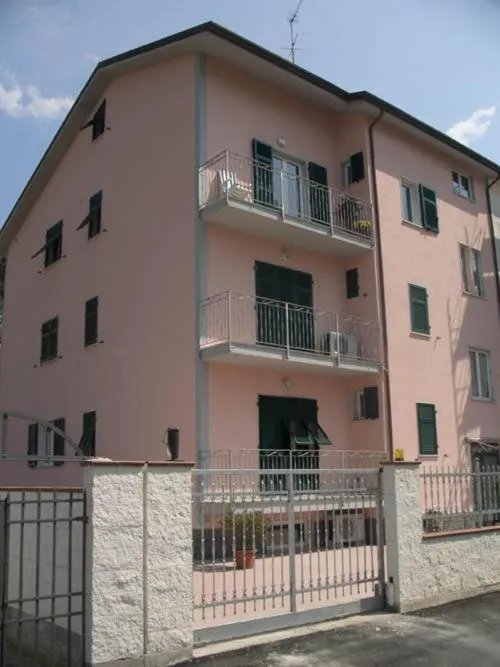 Property building in La Villetta del Golfo
