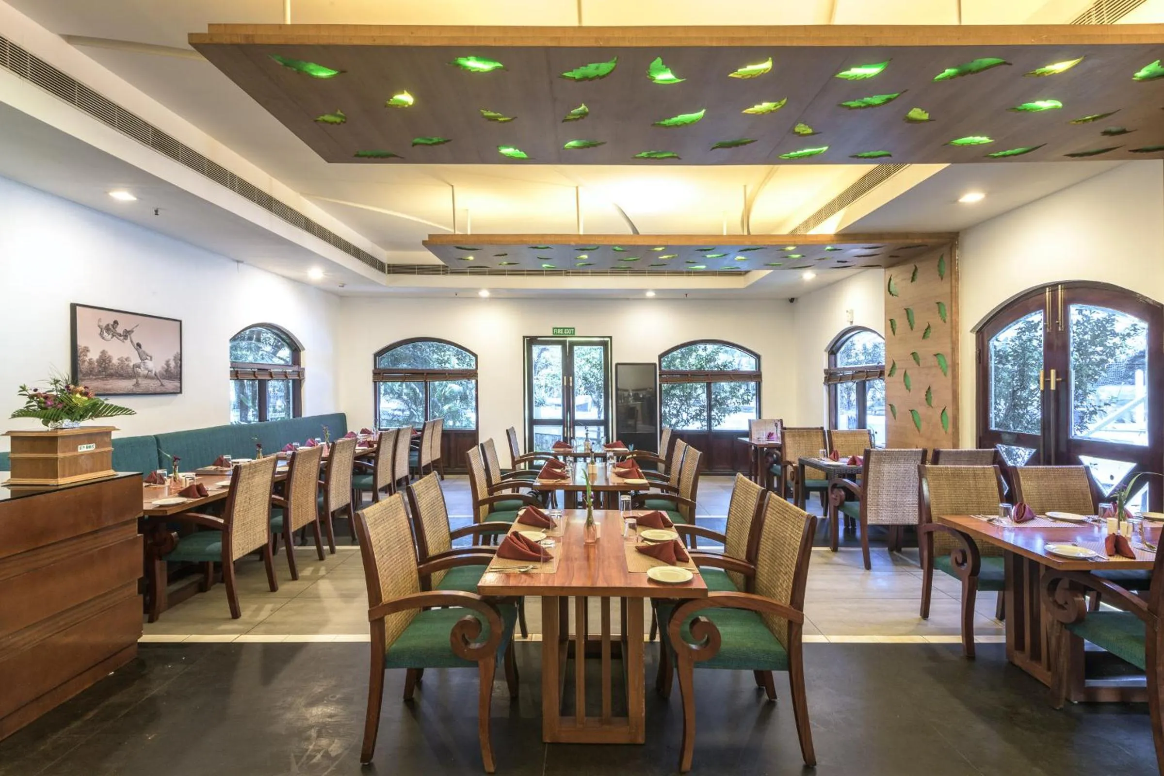 Restaurant/places to eat in Club Mahindra Cherai Beach