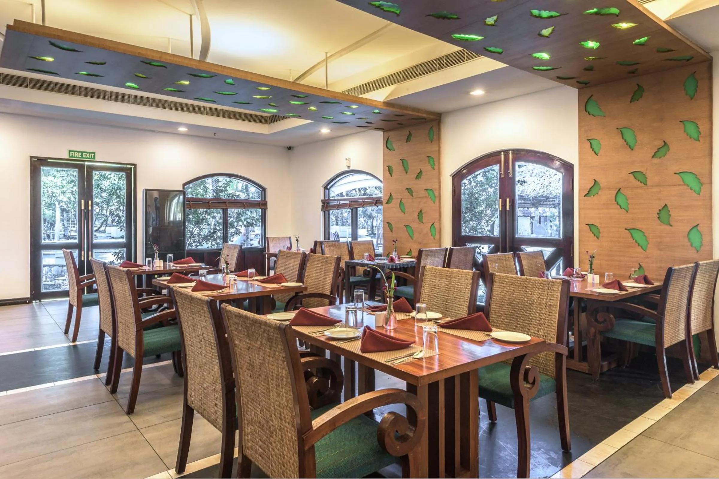 Restaurant/places to eat in Club Mahindra Cherai Beach