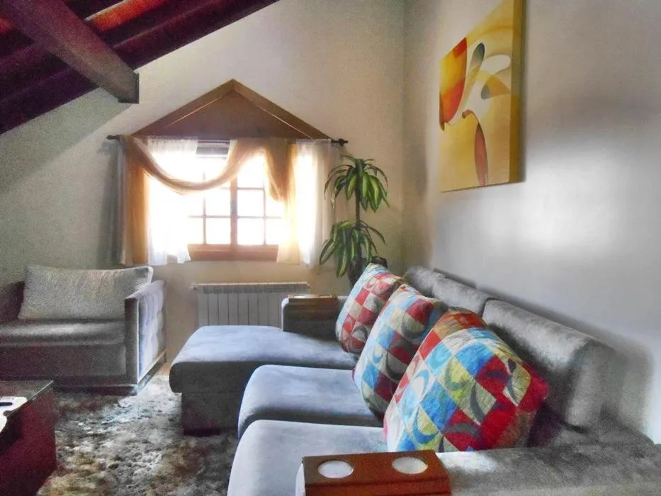 Communal lounge/ TV room in Cobertura duplex no centro de Gramado