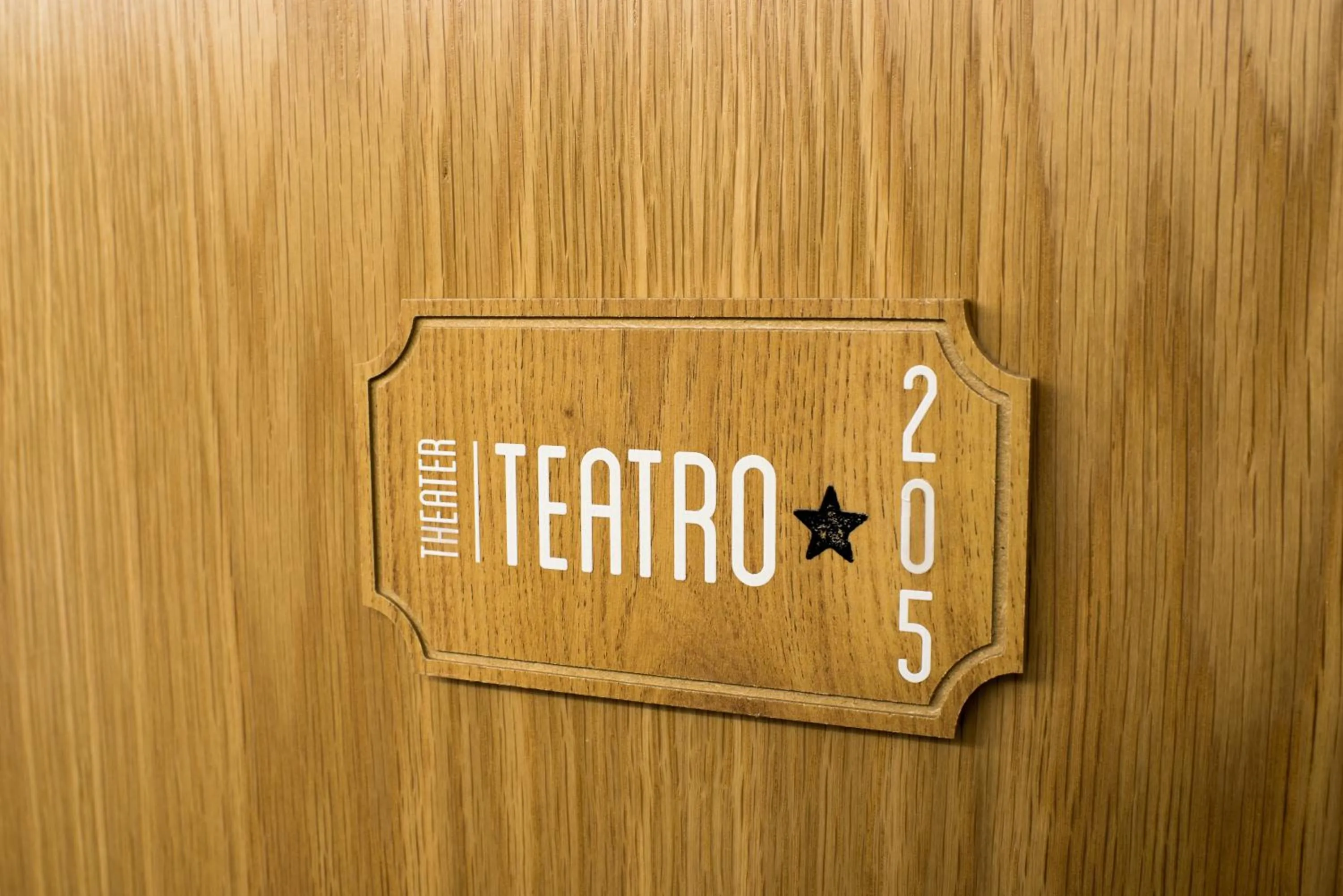 Decorative detail in Porto Coliseum Hotel