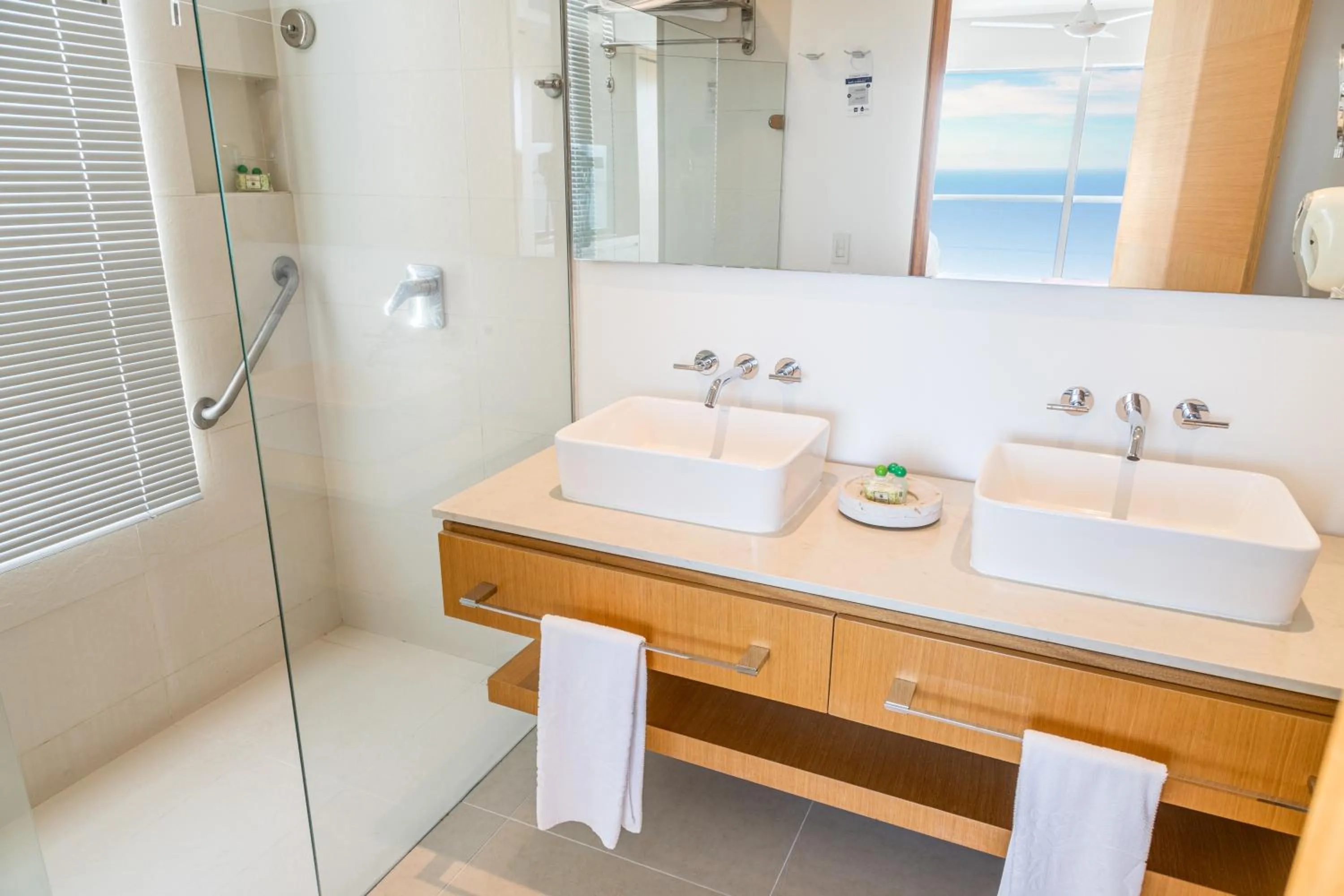 Shower in Hotel Irotama Reservado