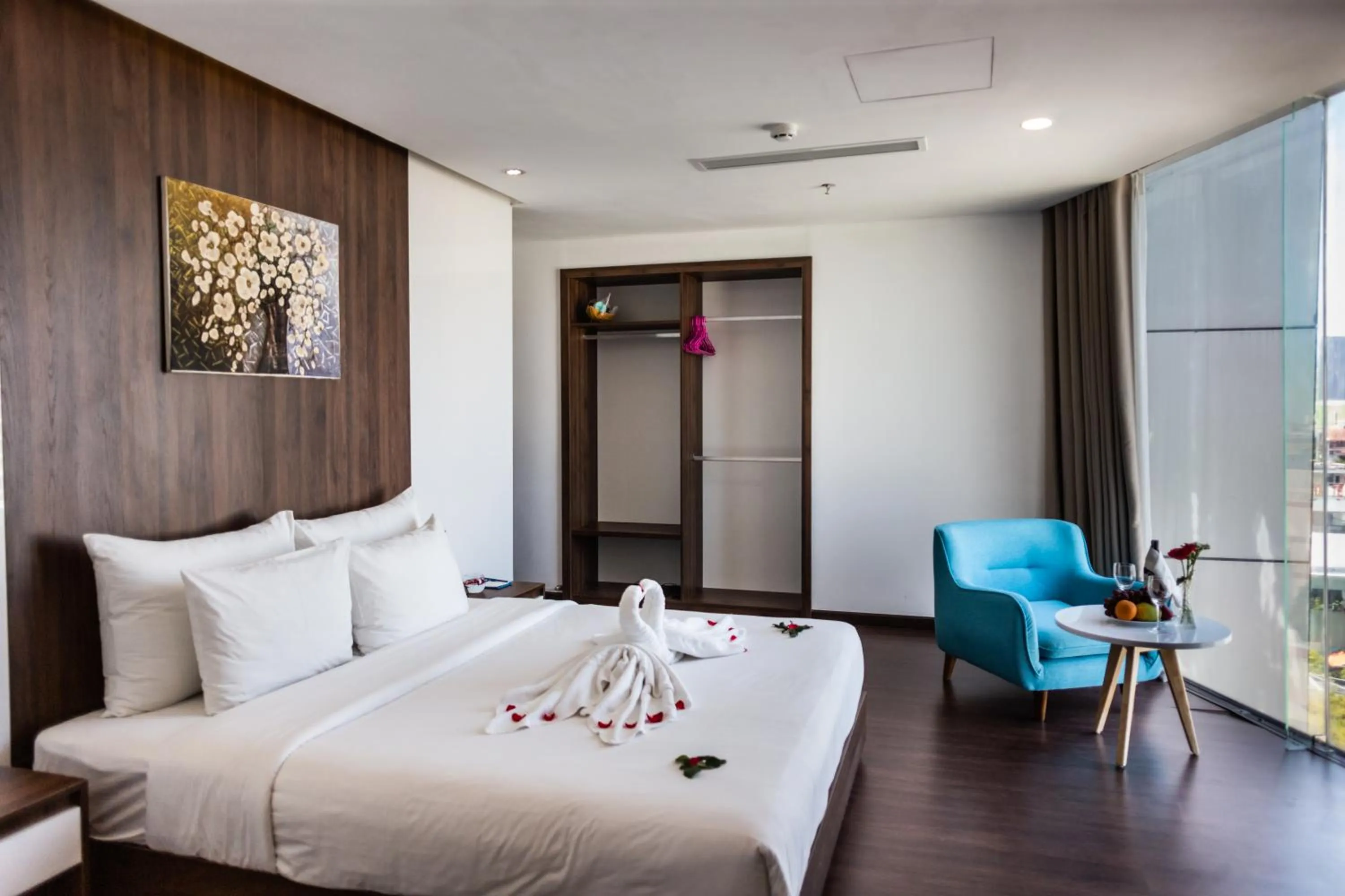 City view, Bed in Gold Central Hotel by Haviland