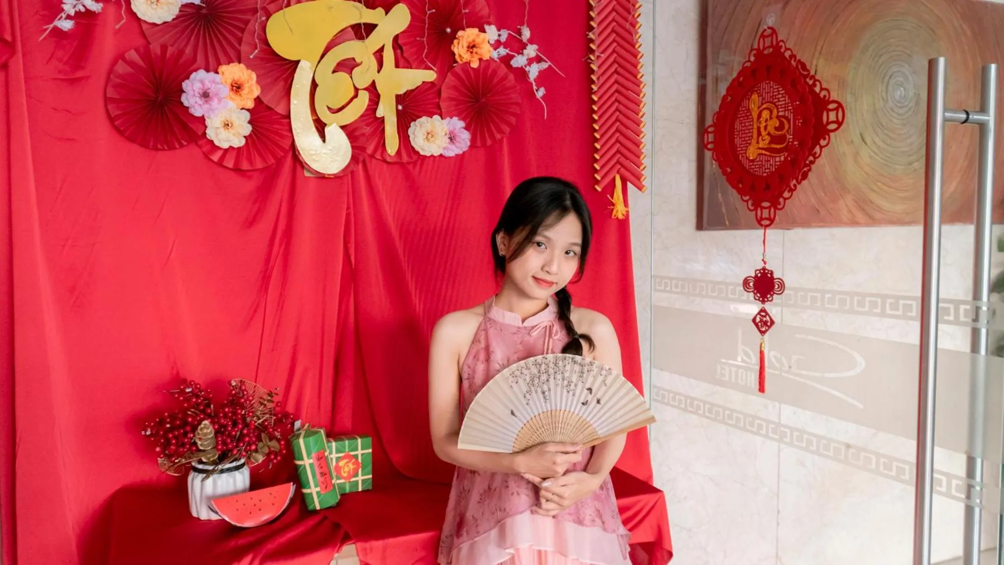 People in Gold Central Hotel by Haviland