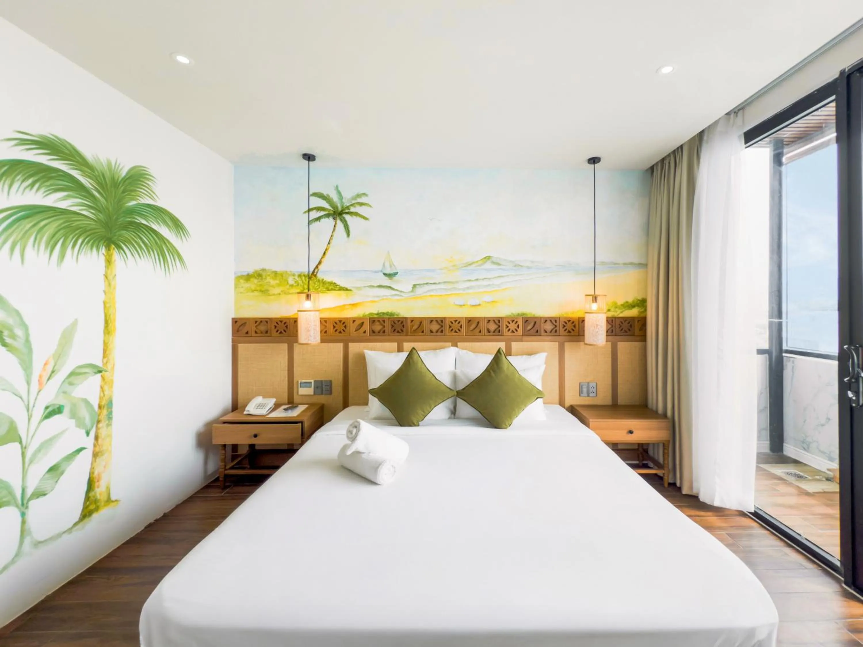 Photo of the whole room, Bed in Gold Central Hotel by Haviland