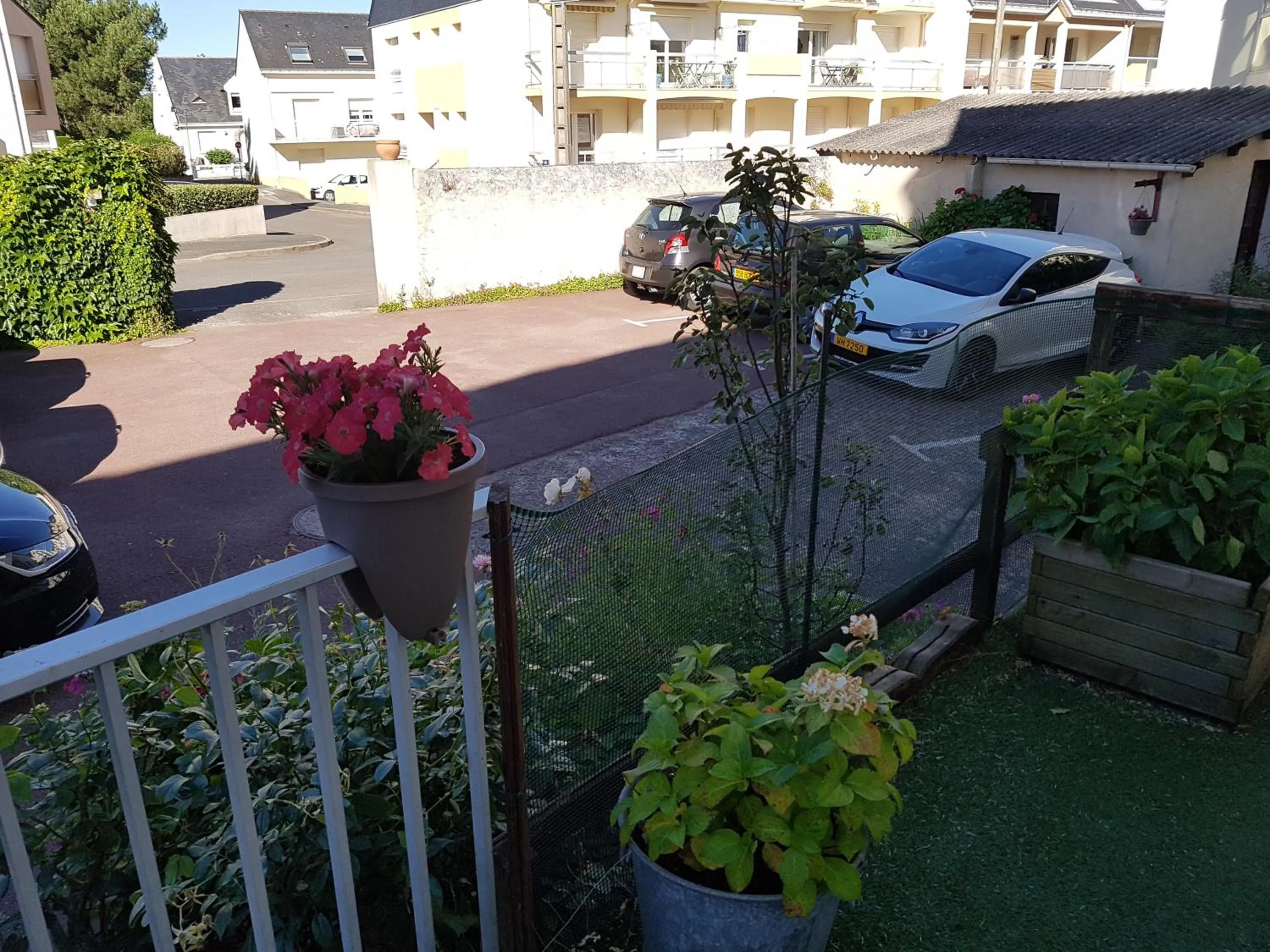 Garden in Les Chants d'Ailes - Hôtel Face Mer