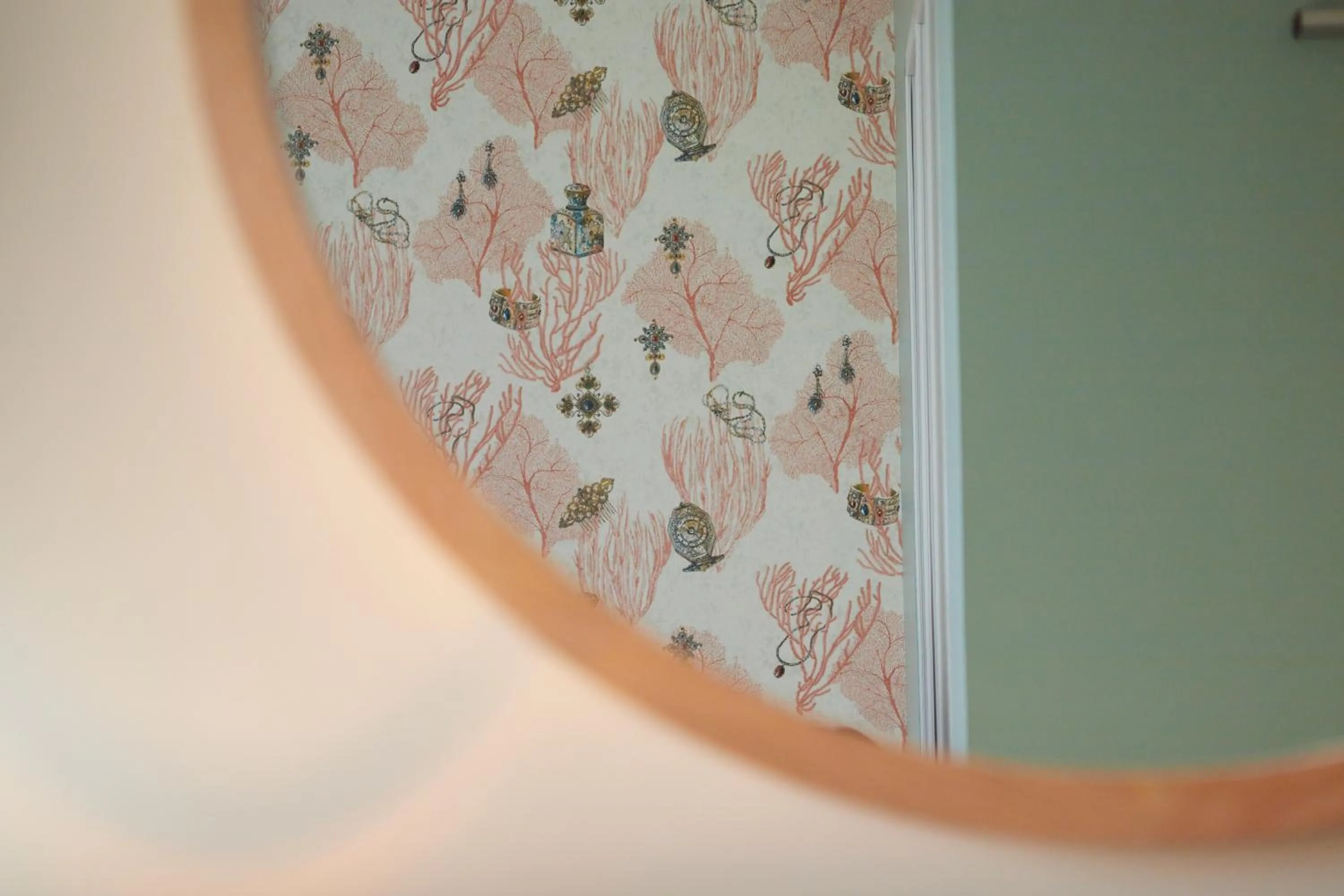 Decorative detail in Les Chants d'Ailes - Hôtel Face Mer