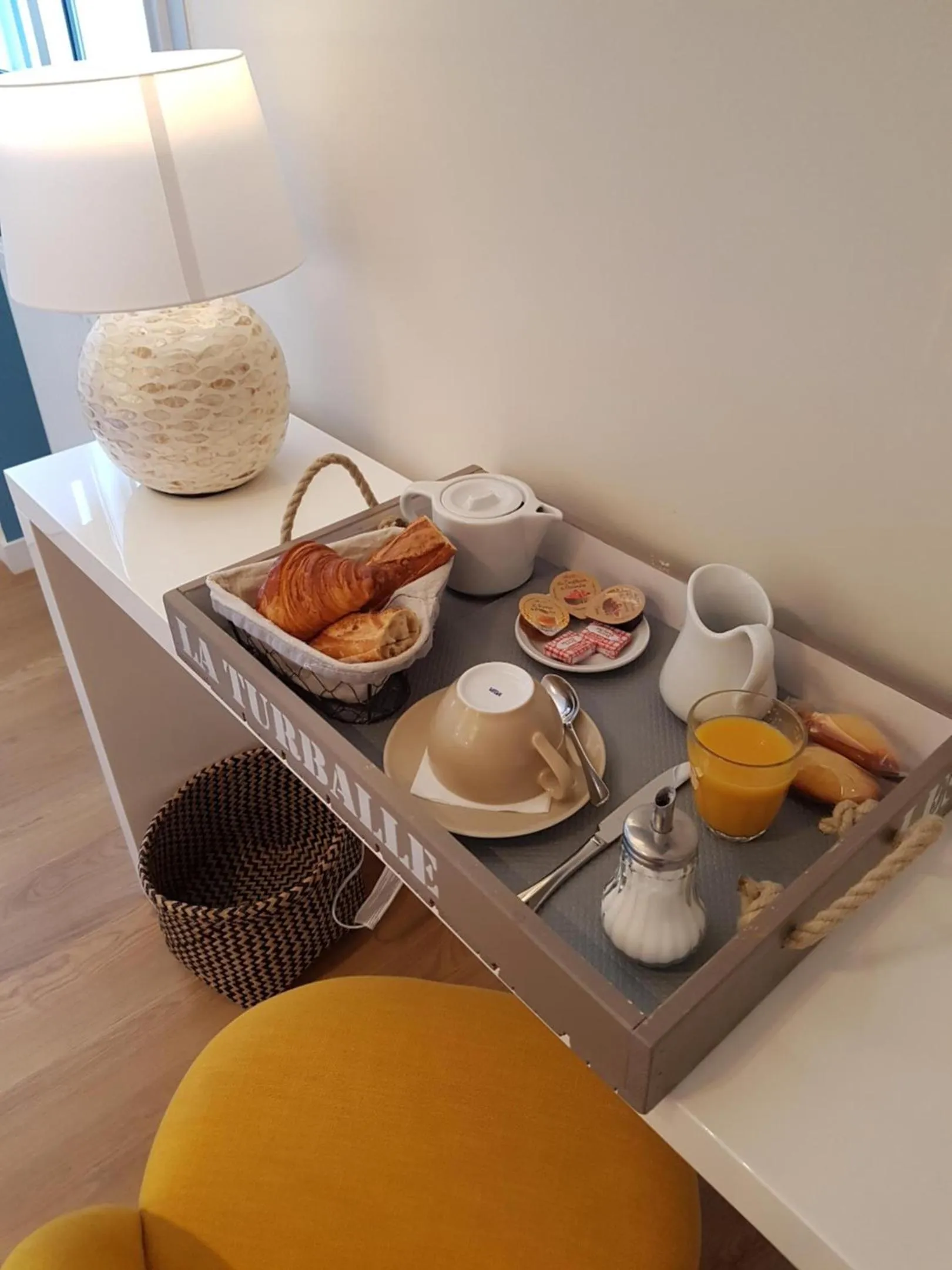 Food and drinks in Les Chants d'Ailes - Hôtel Face Mer