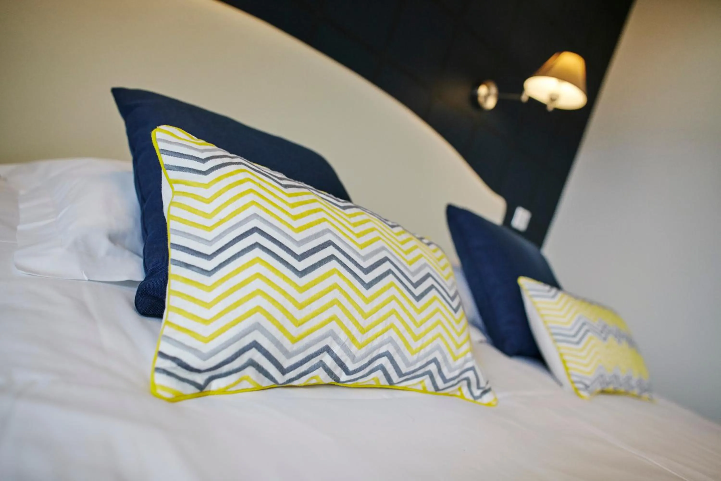 Decorative detail, Bed in Les Chants d'Ailes - Hôtel Face Mer