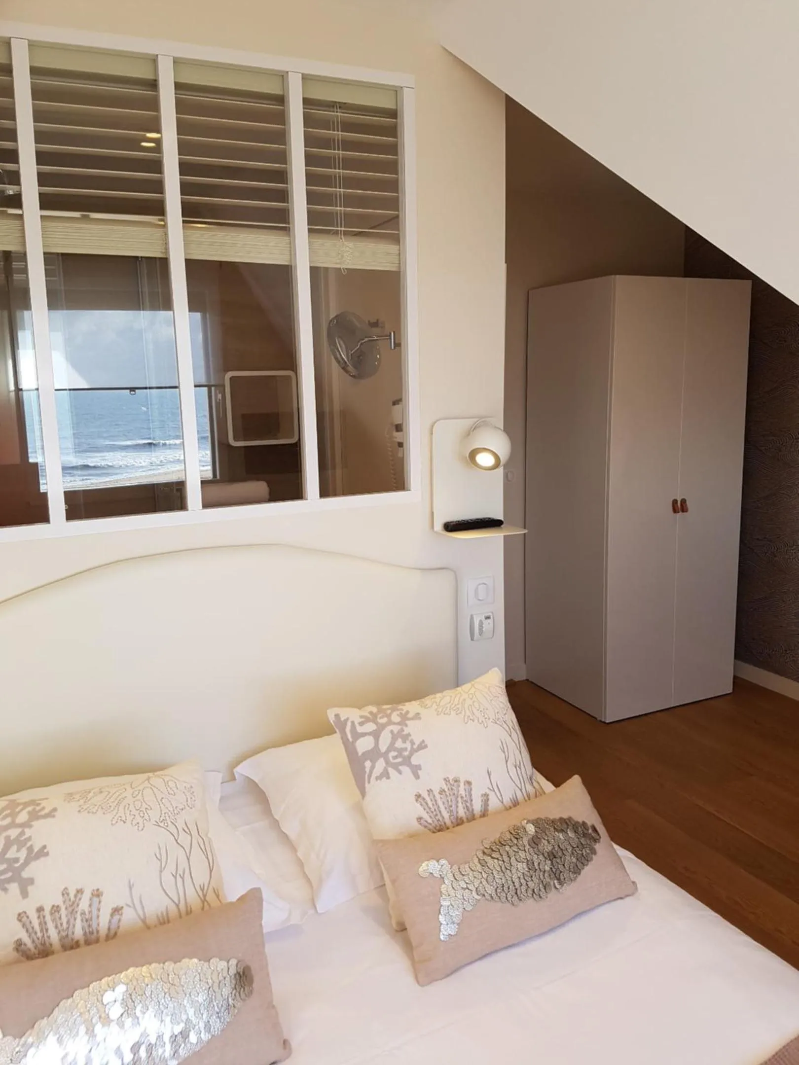 Bed in Les Chants d'Ailes - Hôtel Face Mer