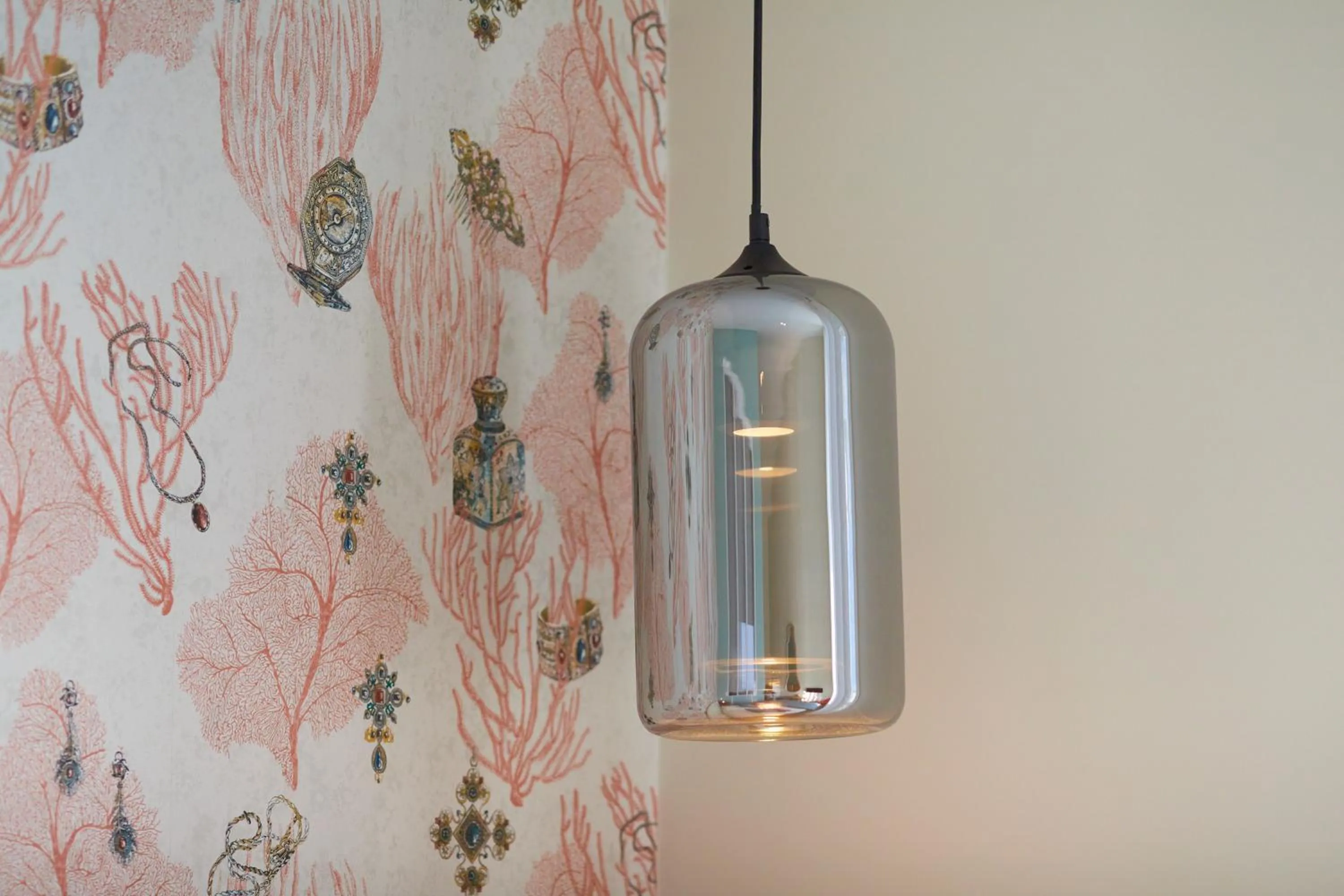 Decorative detail in Les Chants d'Ailes - Hôtel Face Mer