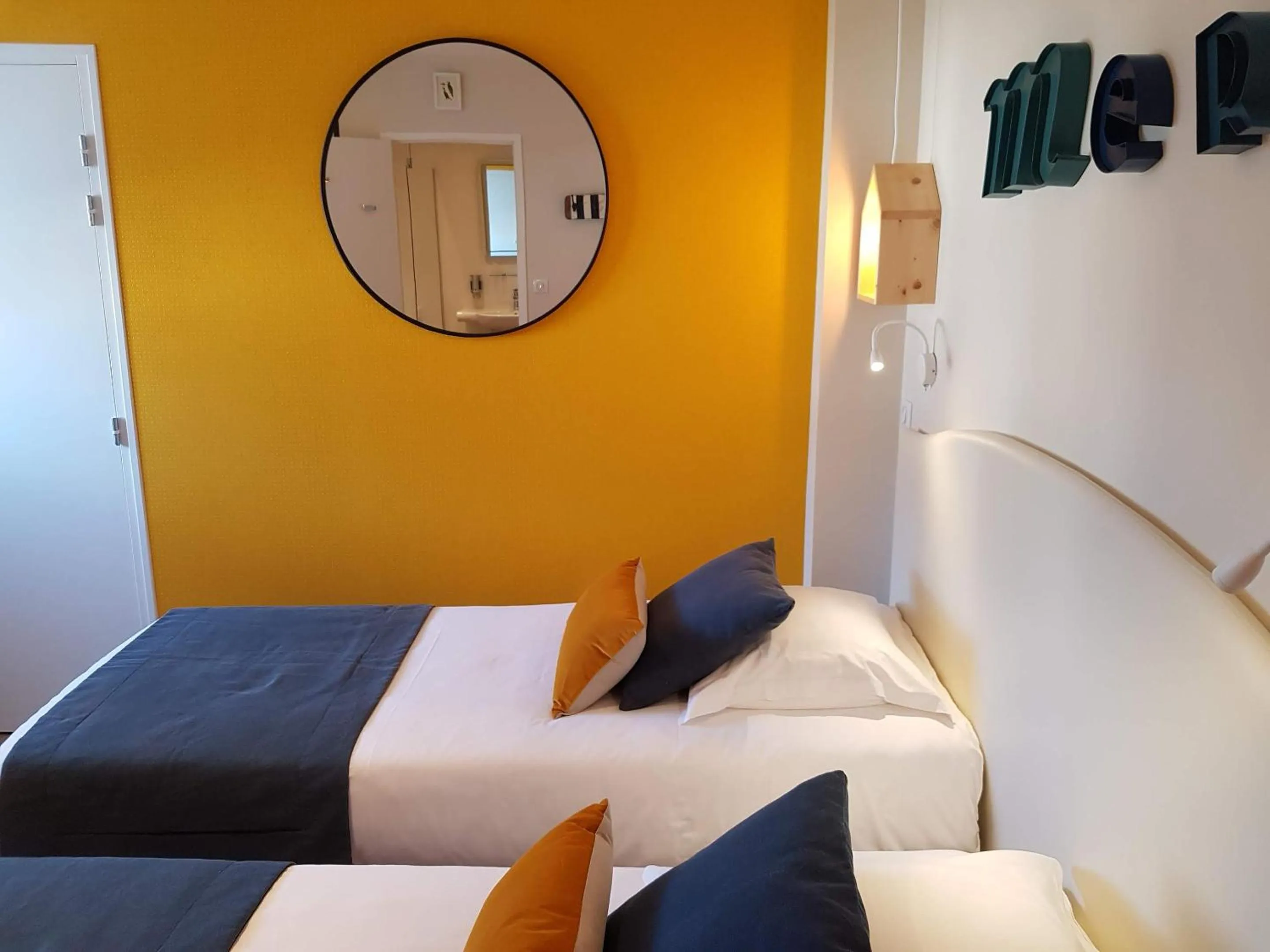 Bed in Les Chants d'Ailes - Hôtel Face Mer