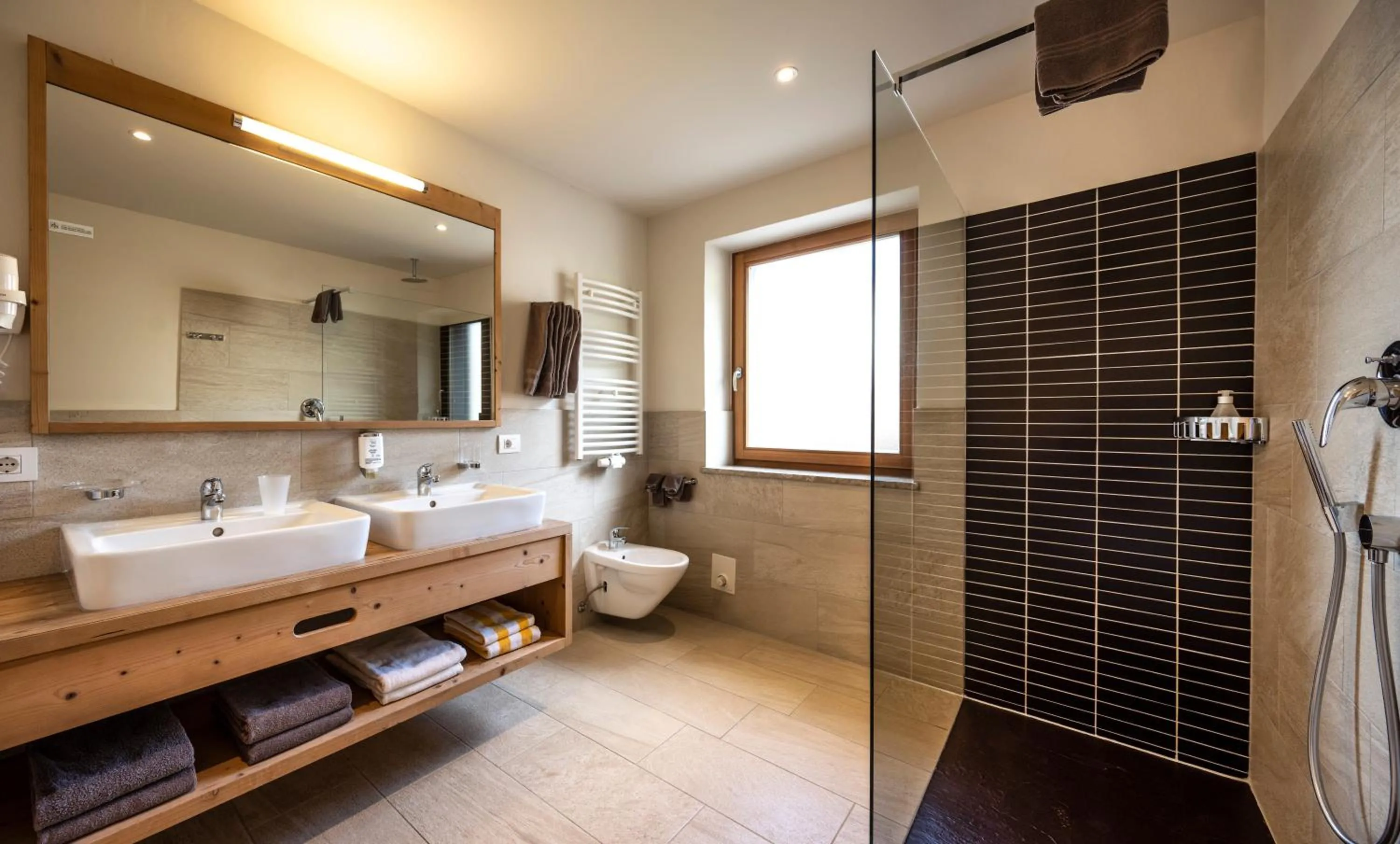Bathroom, Bed in Martina Breakfast Lodge