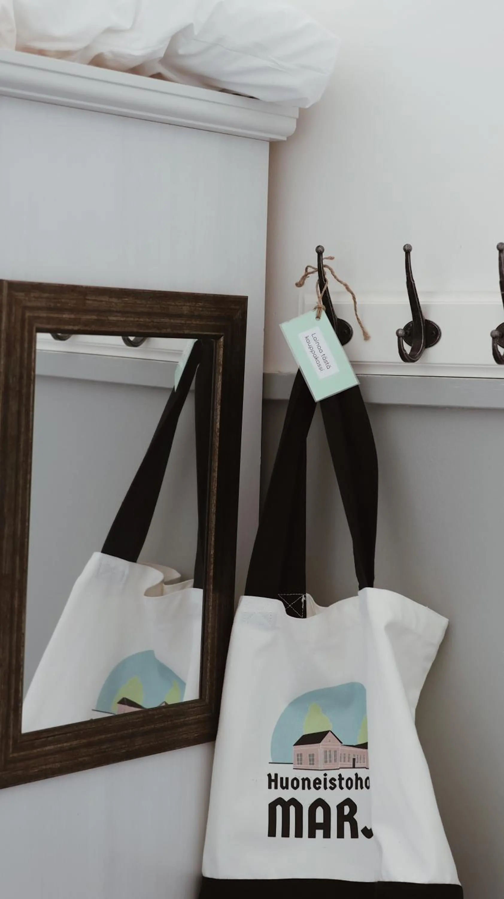 wardrobe, Bed in Huoneistohotelli Marja