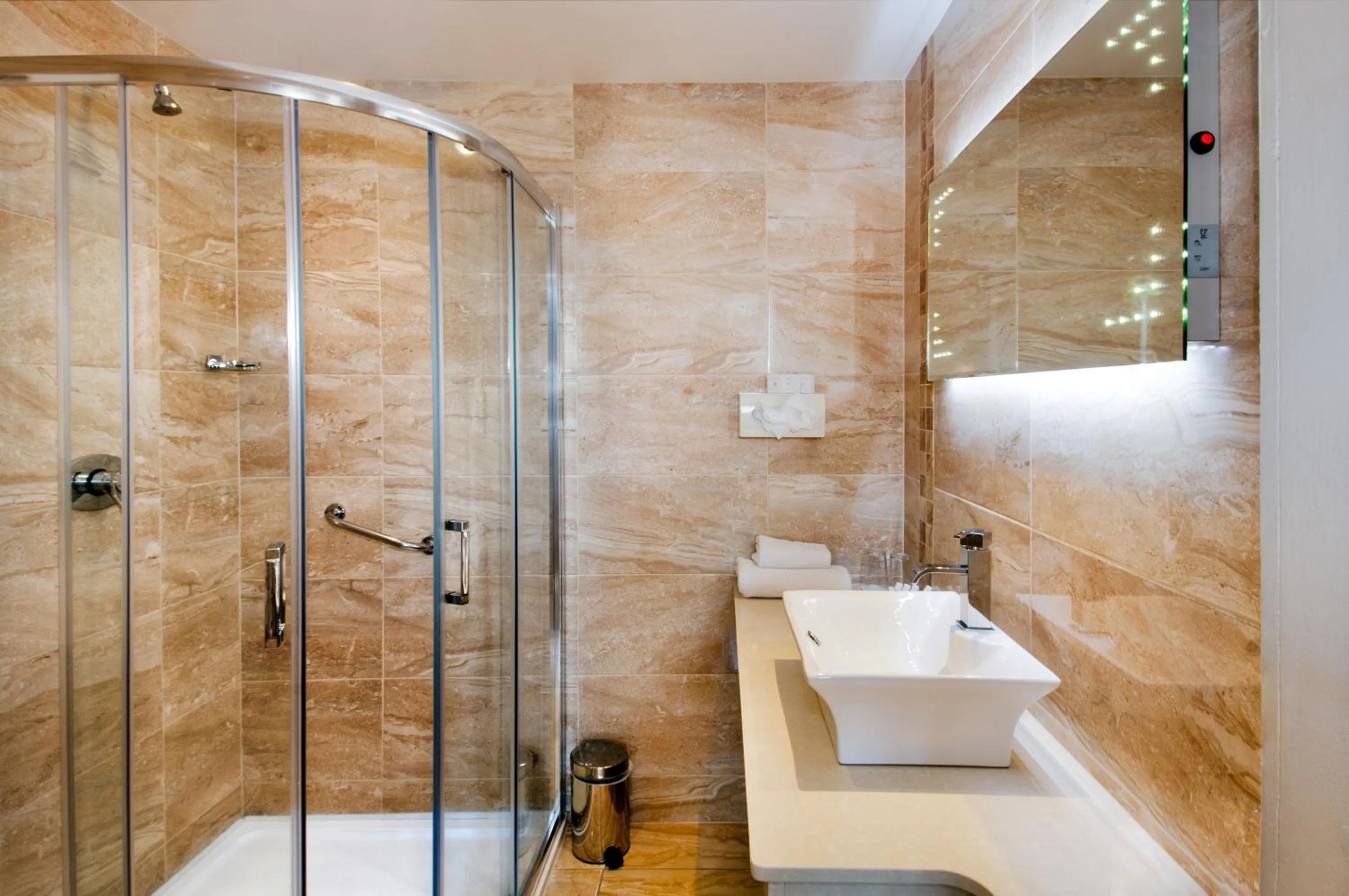 Bathroom in Old Weir Lodge