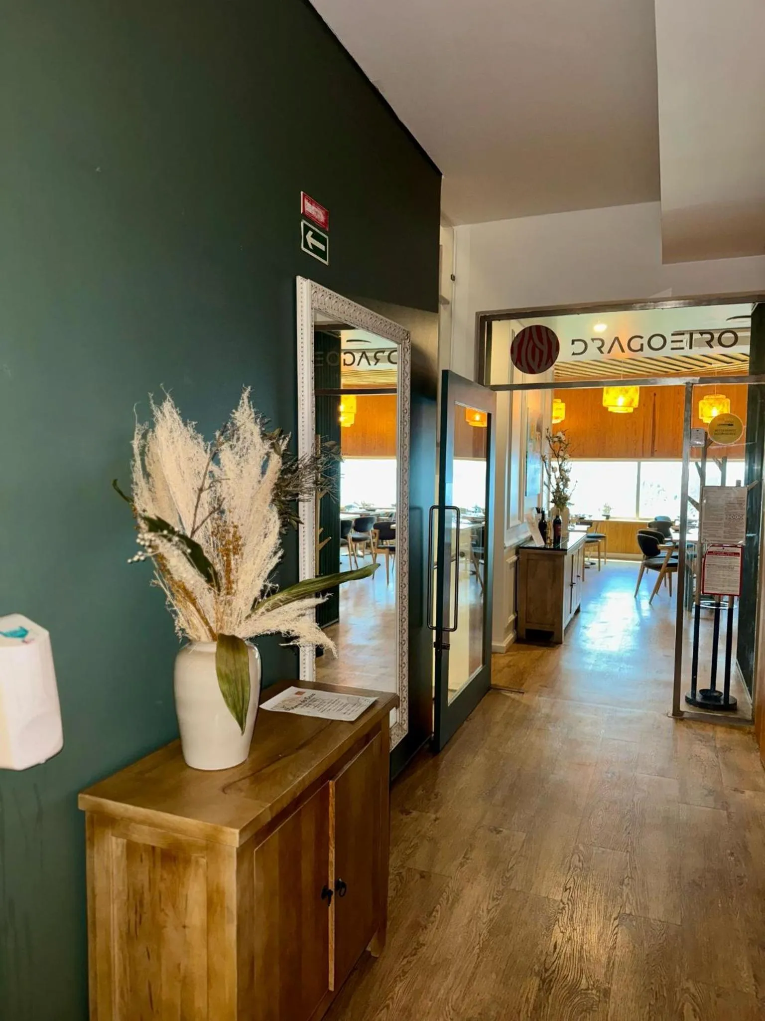 Restaurant/places to eat in ANC Resort