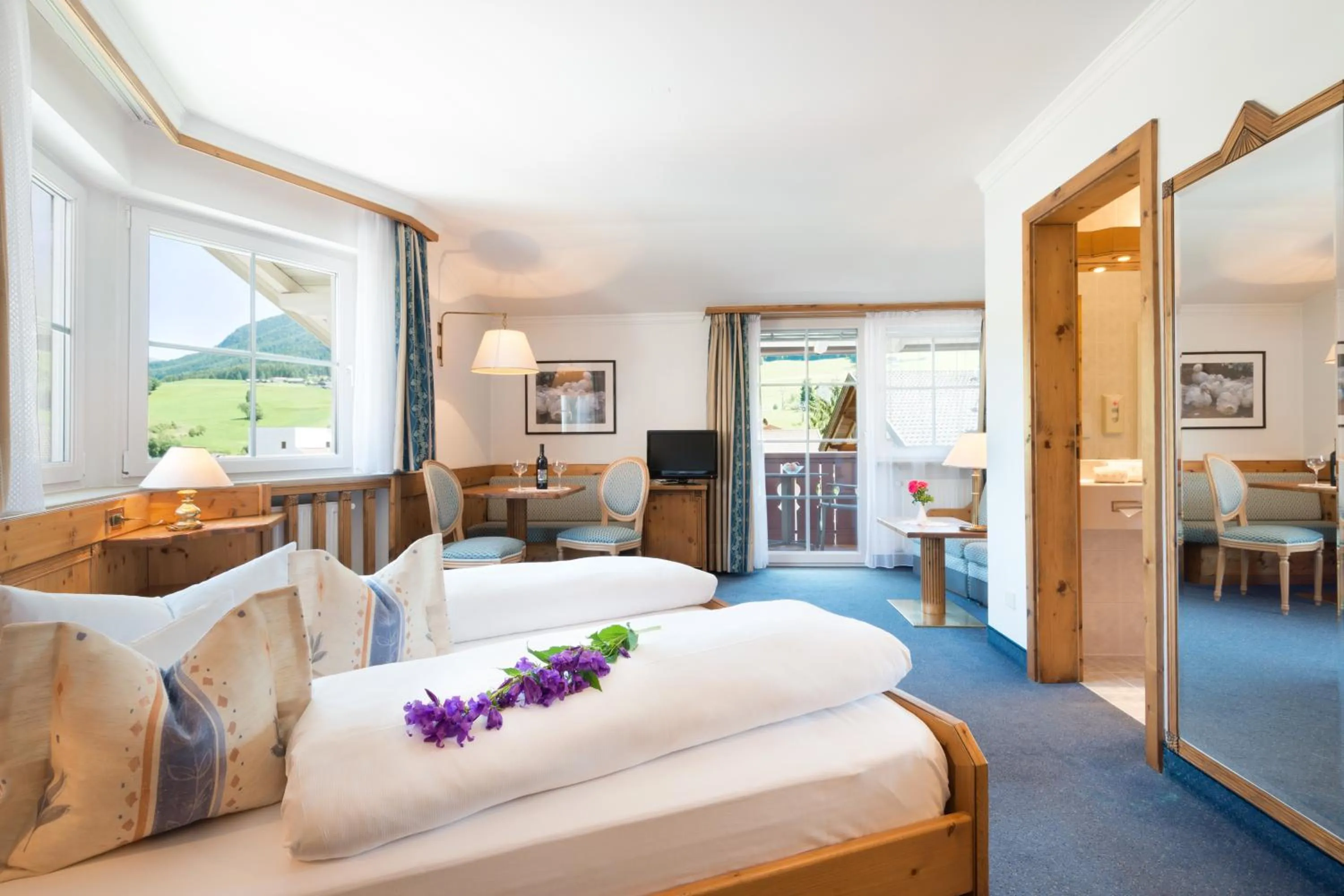 Bedroom, Bed in Hotel zum Wolf