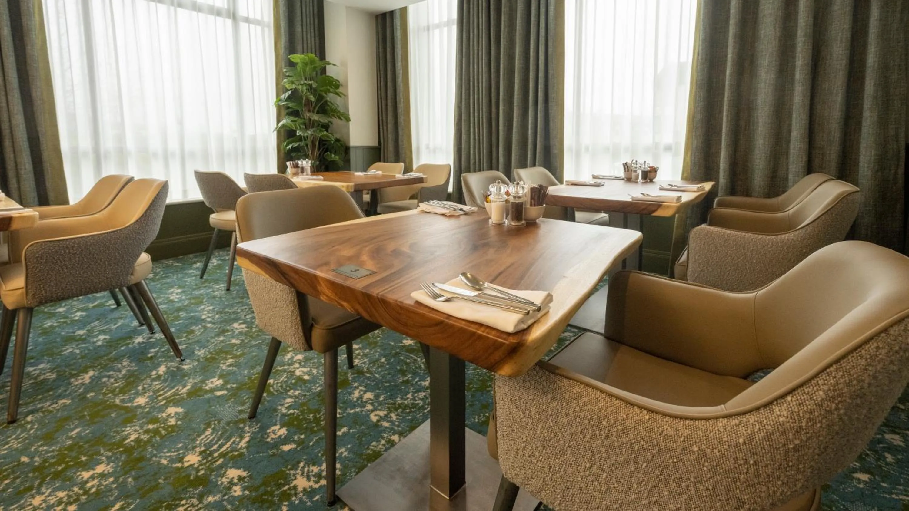 Restaurant/places to eat in Kenmare Bay Hotel Lodges