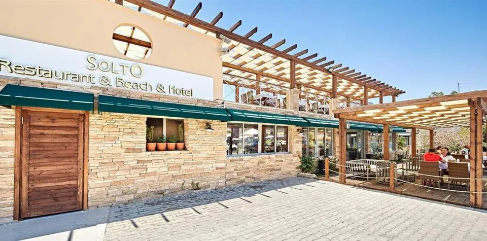 Restaurant/places to eat in Fİ Light Solto Boutique Beach Hotel