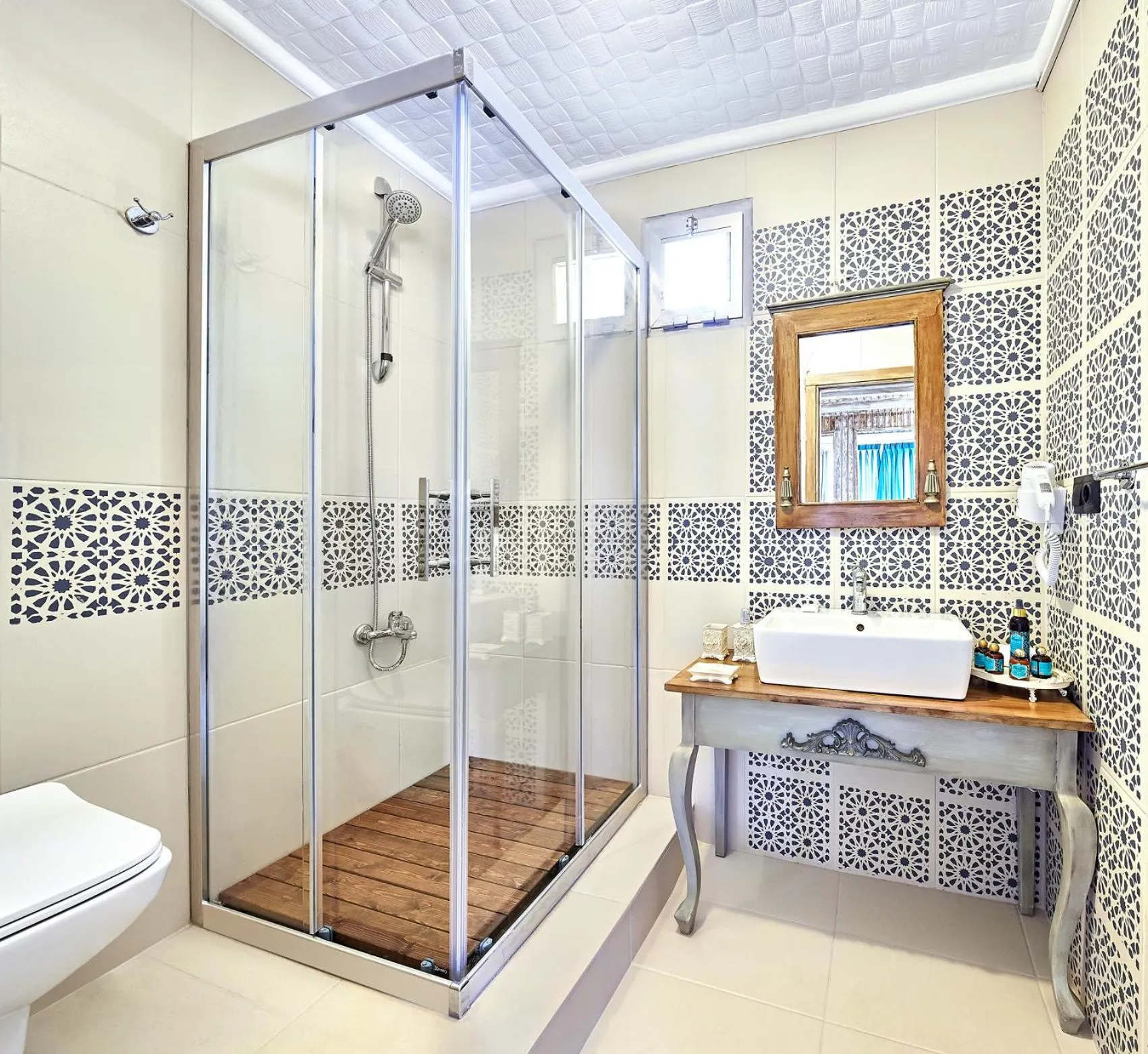 Shower in Fİ Light Solto Boutique Beach Hotel