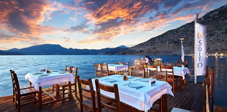 Restaurant/places to eat in Fİ Light Solto Boutique Beach Hotel