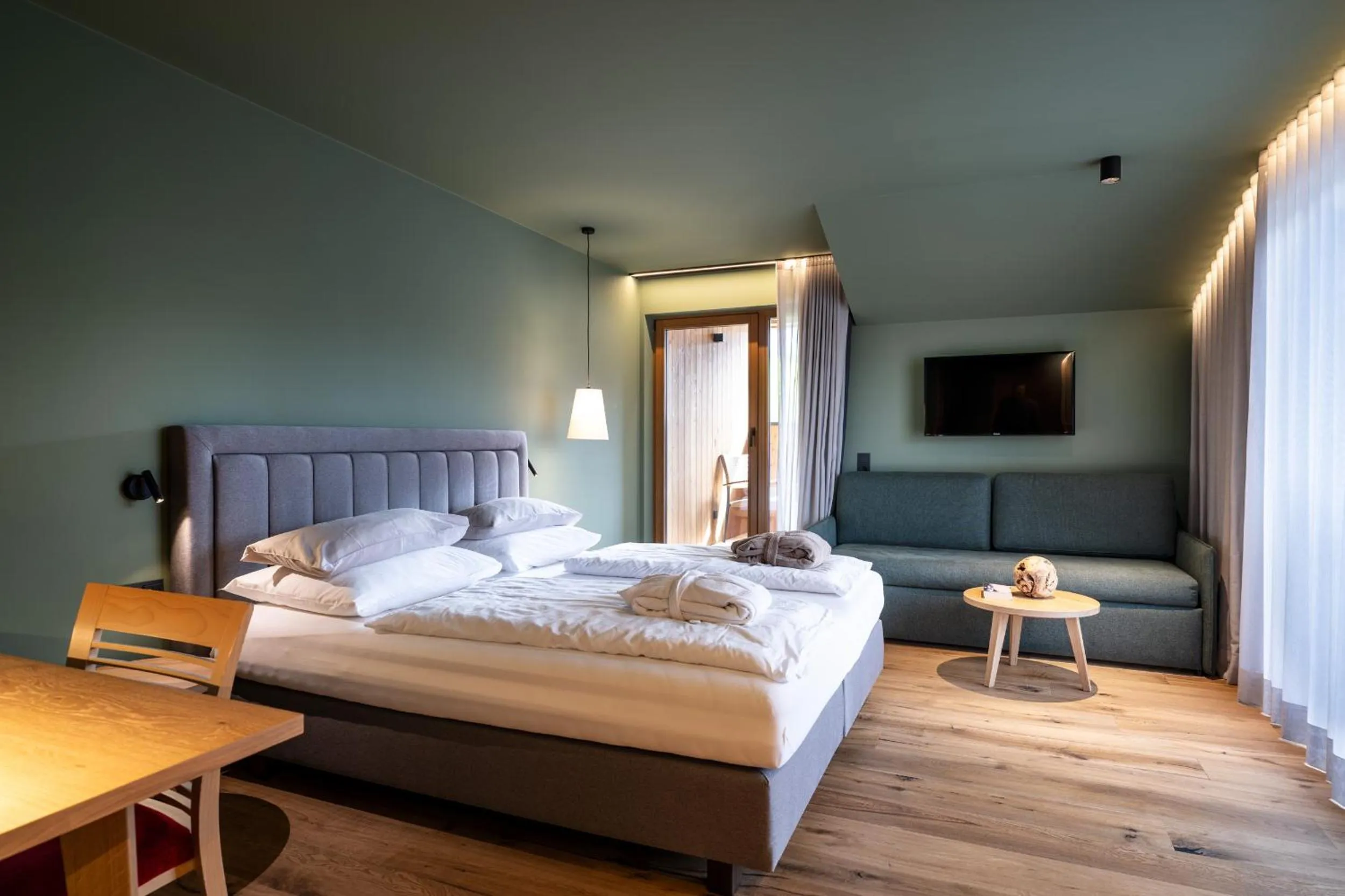 Photo of the whole room, Bed in Hotel Alpenroyal