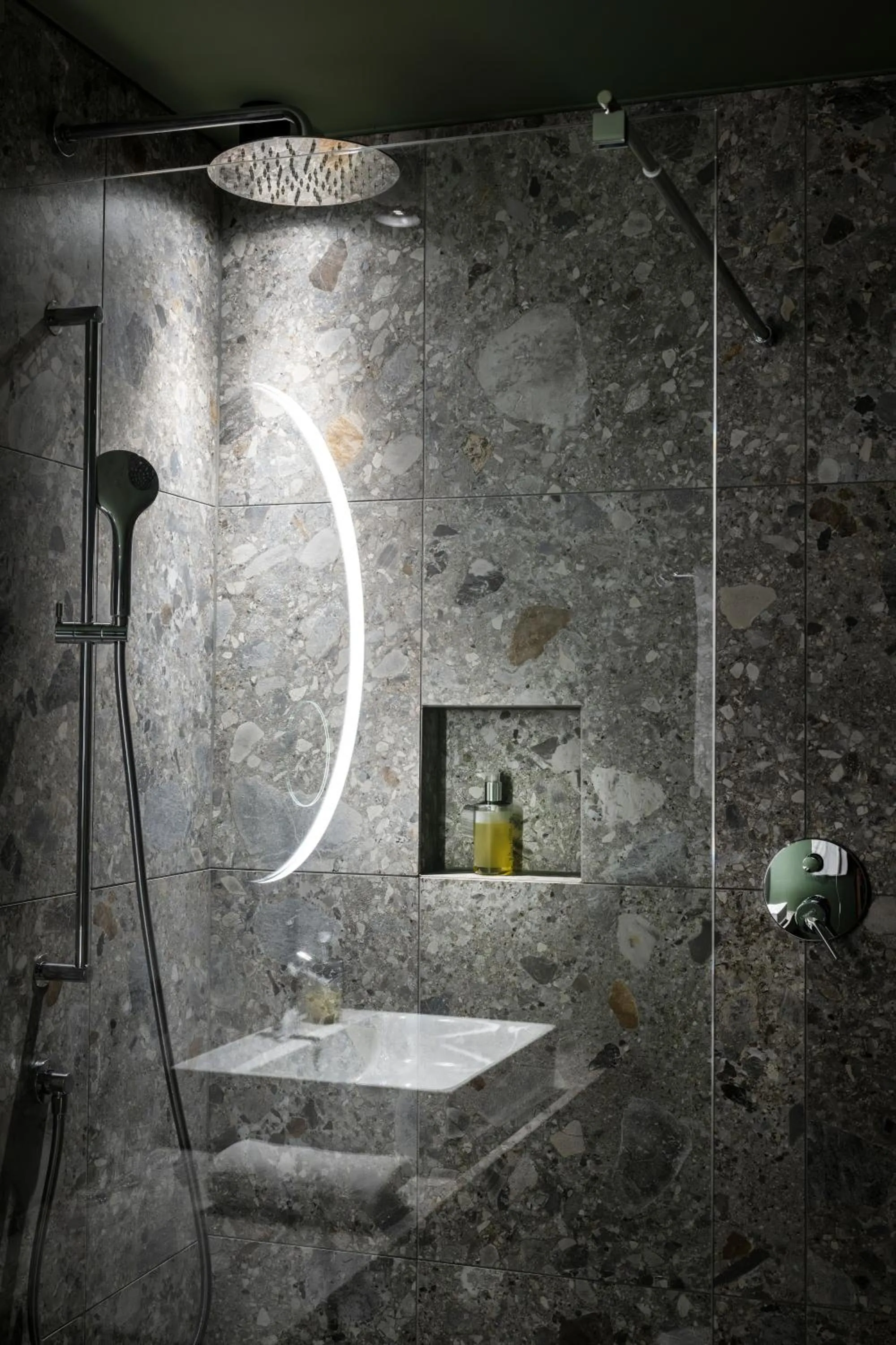 Shower in Hotel Alpenroyal