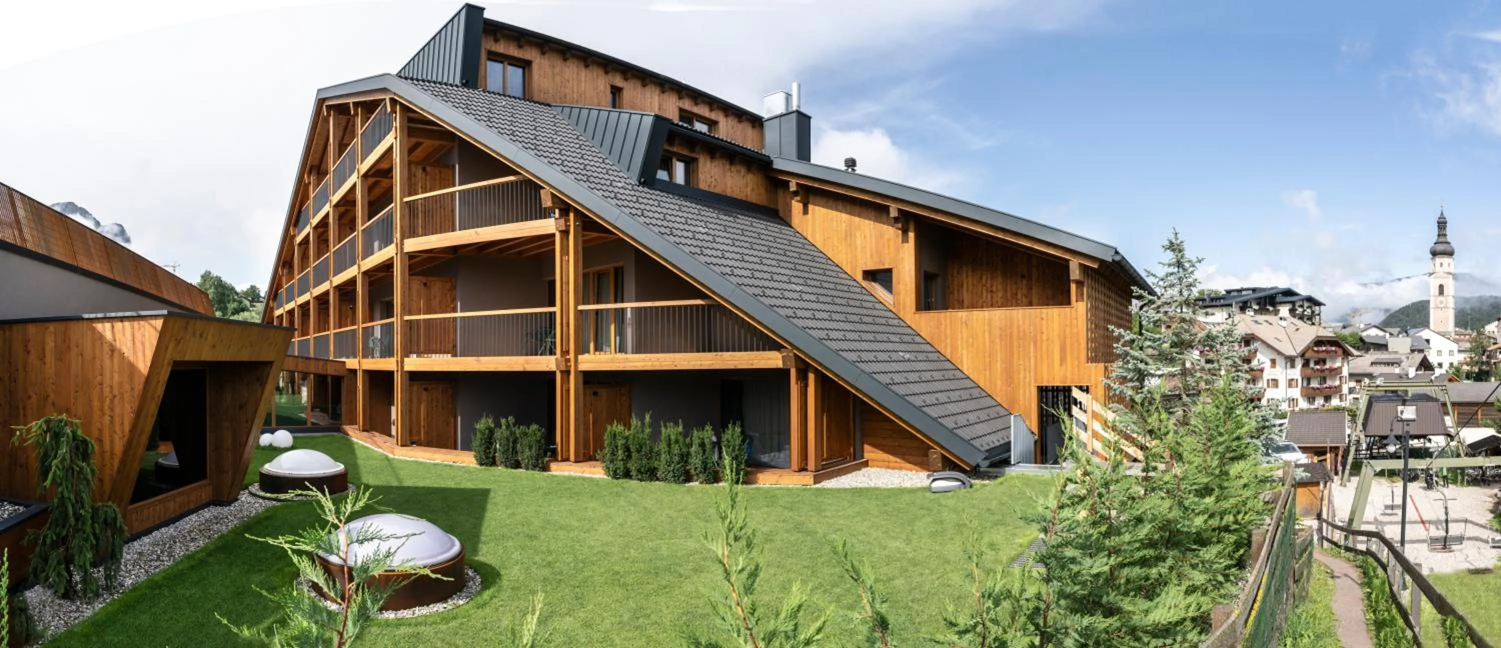 Property building in Hotel Alpenroyal