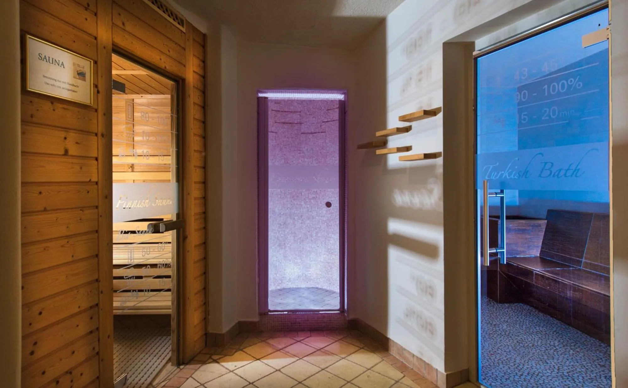 Sauna, Bed in Hotel Alpenroyal