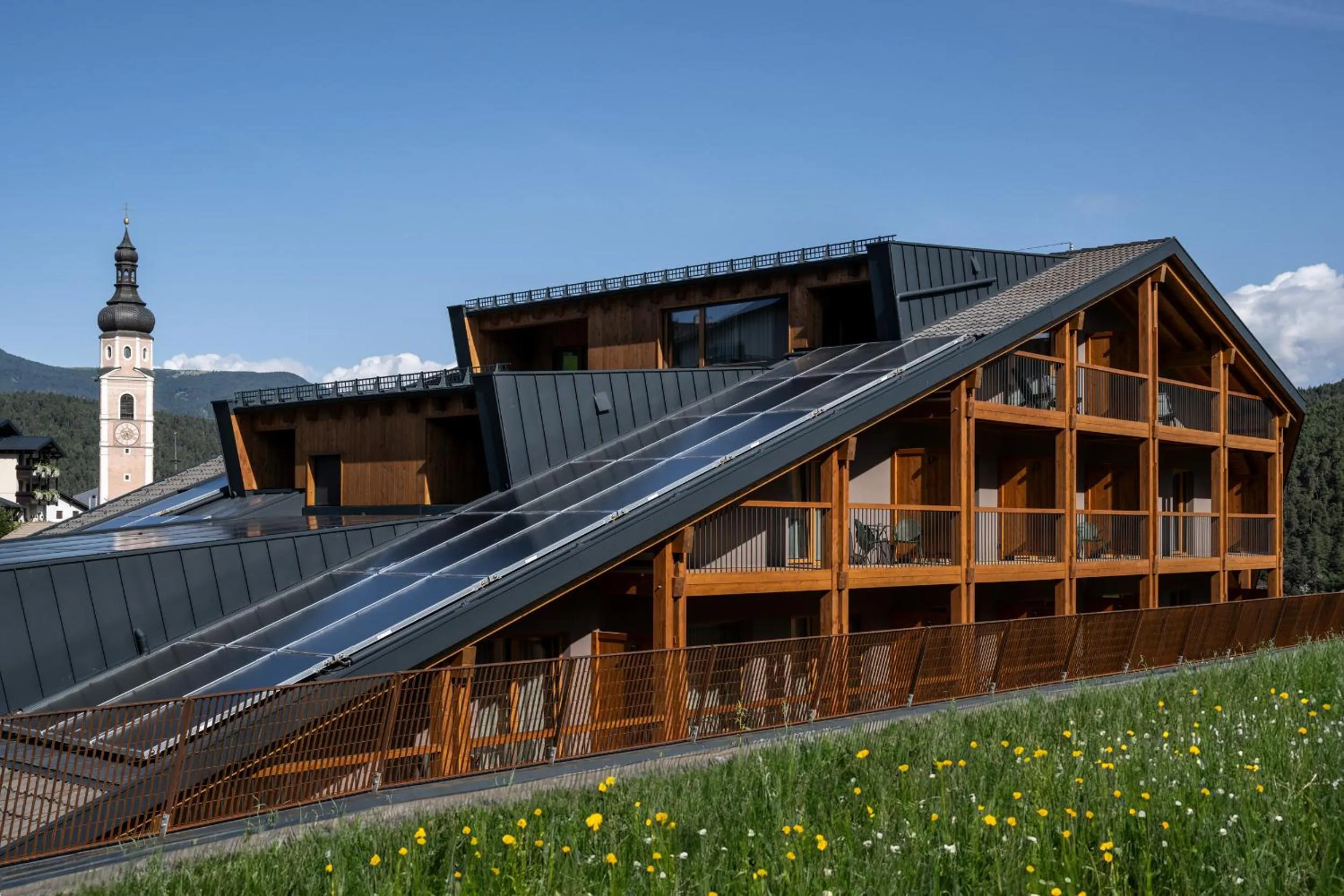 Property building in Hotel Alpenroyal