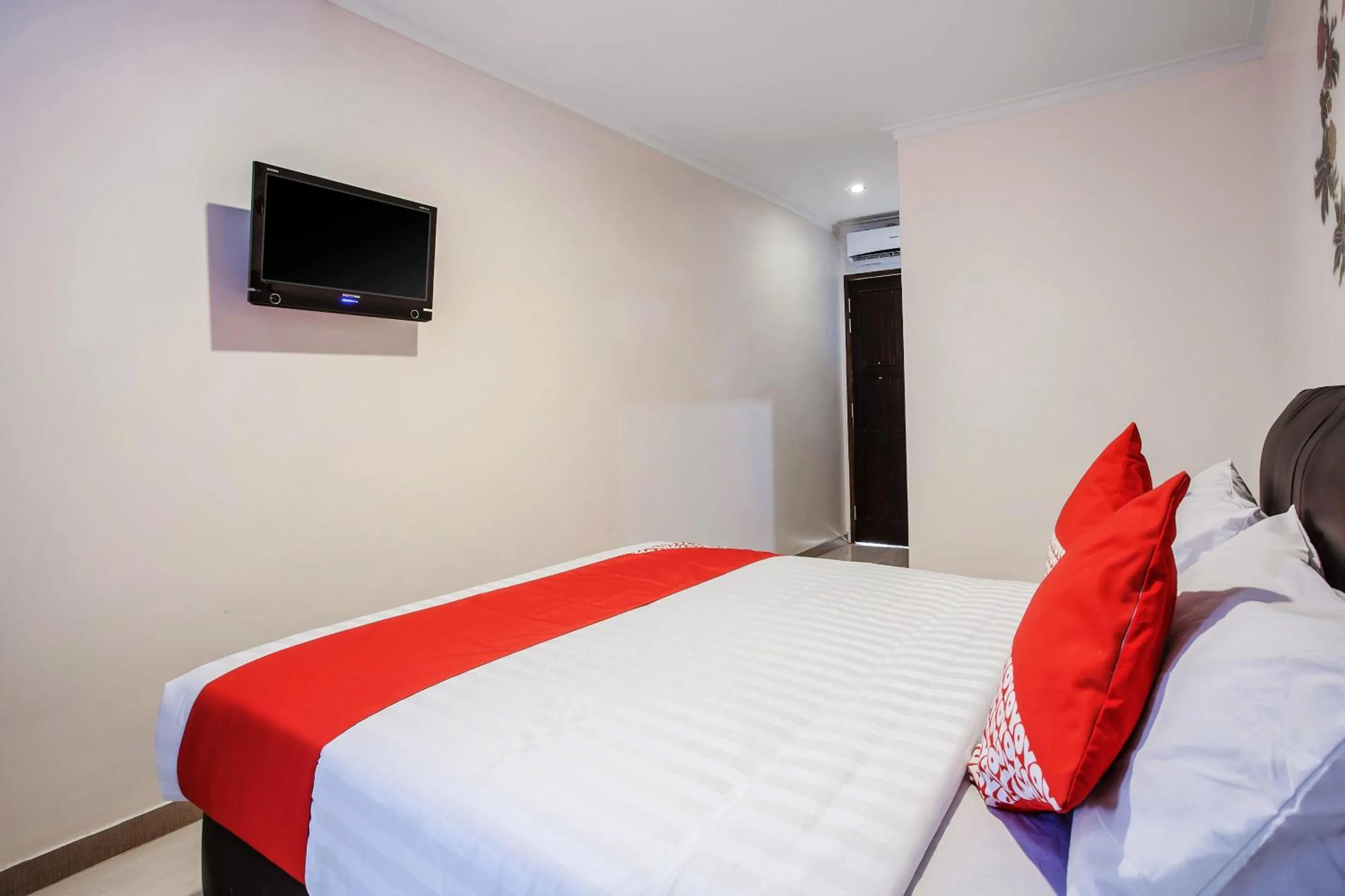 Bedroom, Bed in Capital O 134 Lg Residence