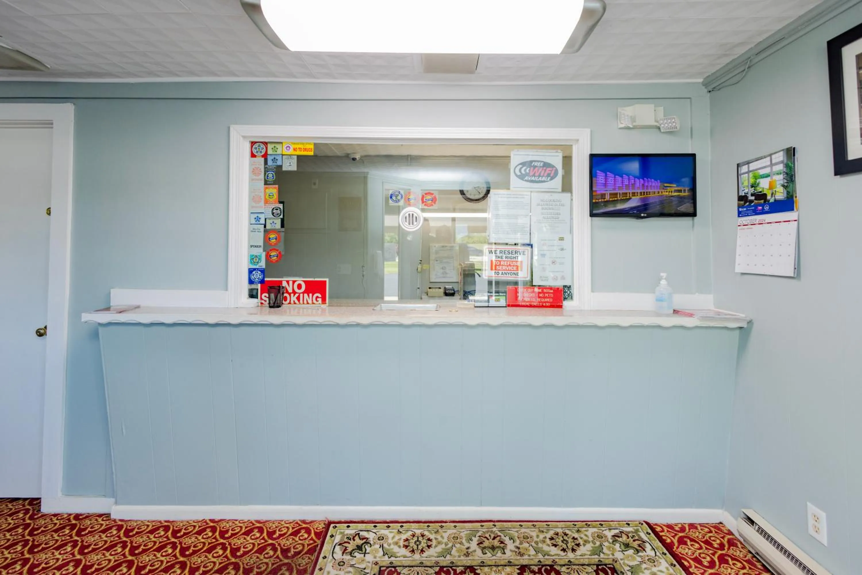 Property building in Budget Inn Columbus