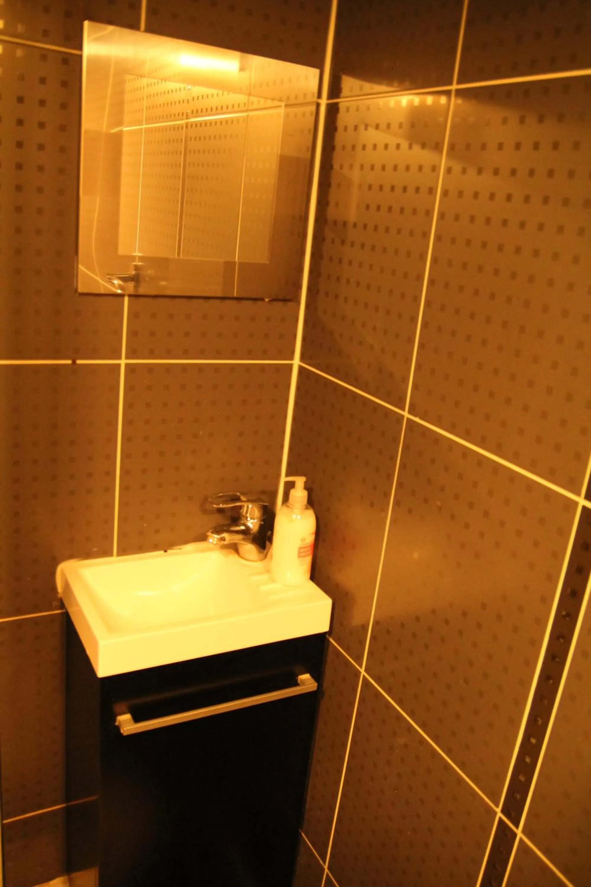 Bathroom in London Olympus Hotel Nirvana