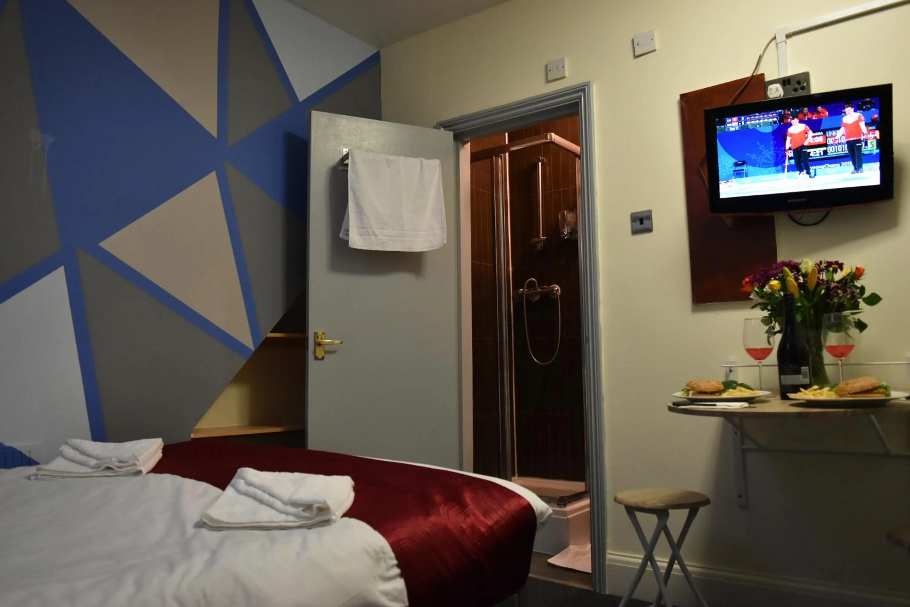 Bed in London Olympus Hotel Nirvana