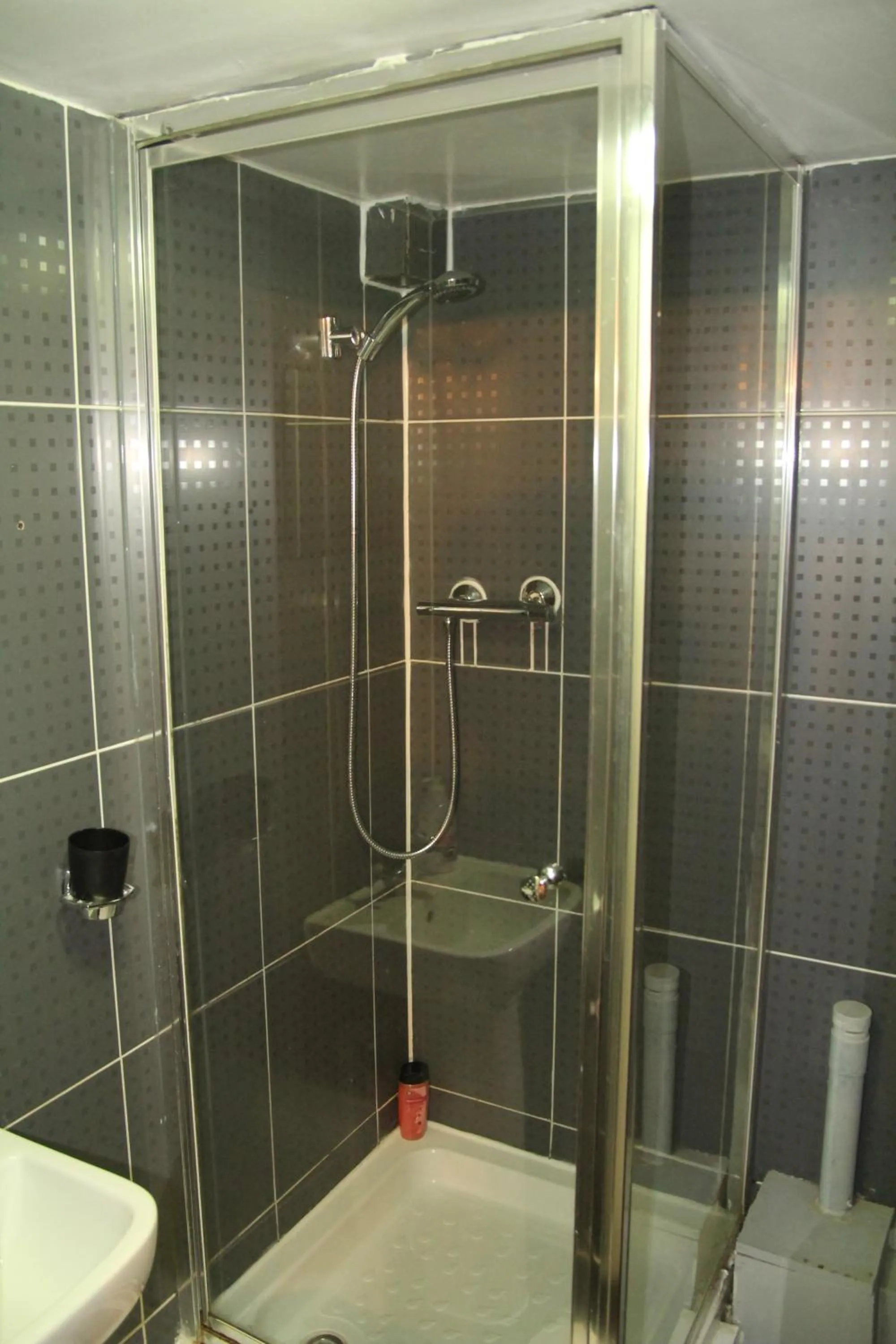 Bathroom in London Olympus Hotel Nirvana