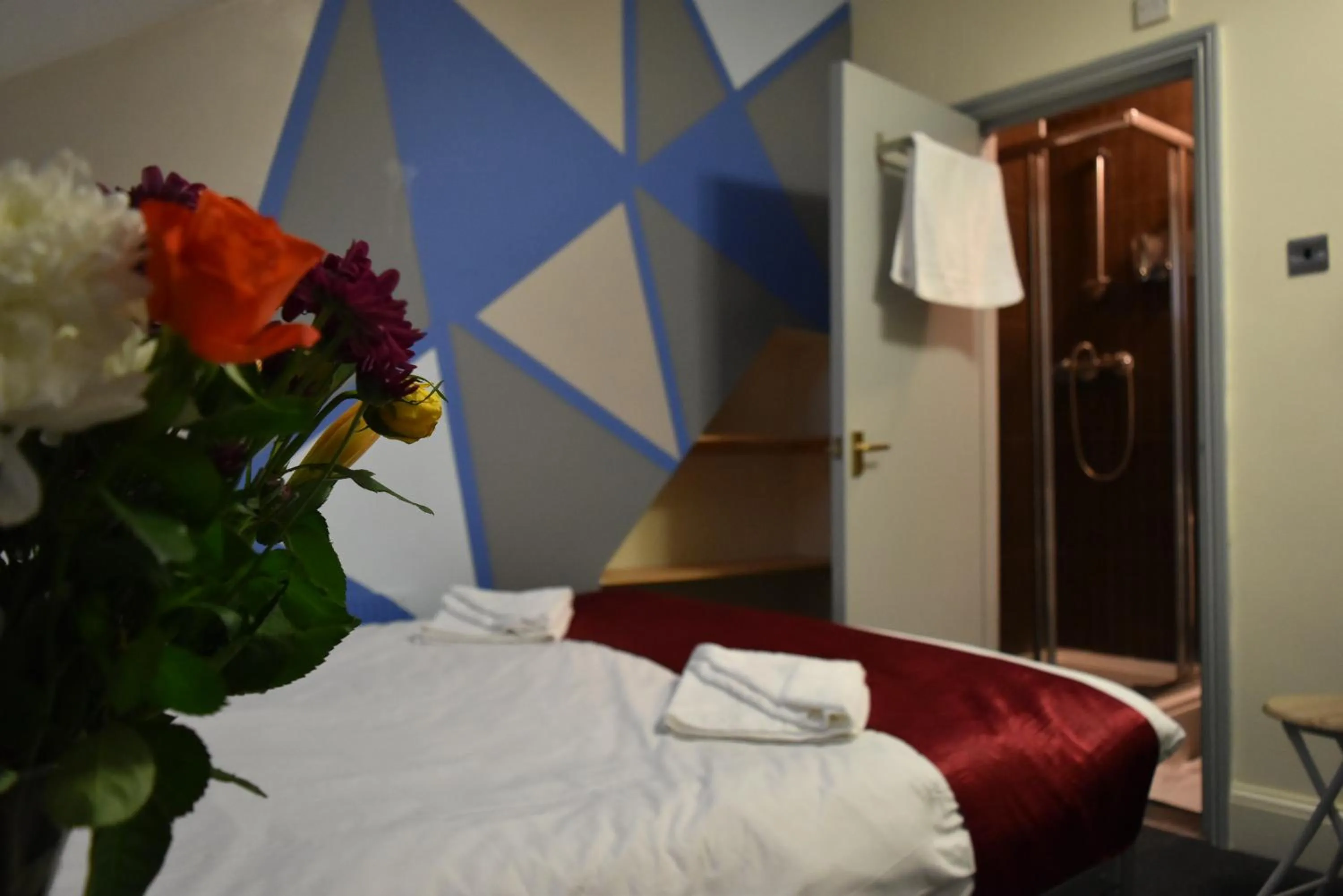 Bed in London Olympus Hotel Nirvana