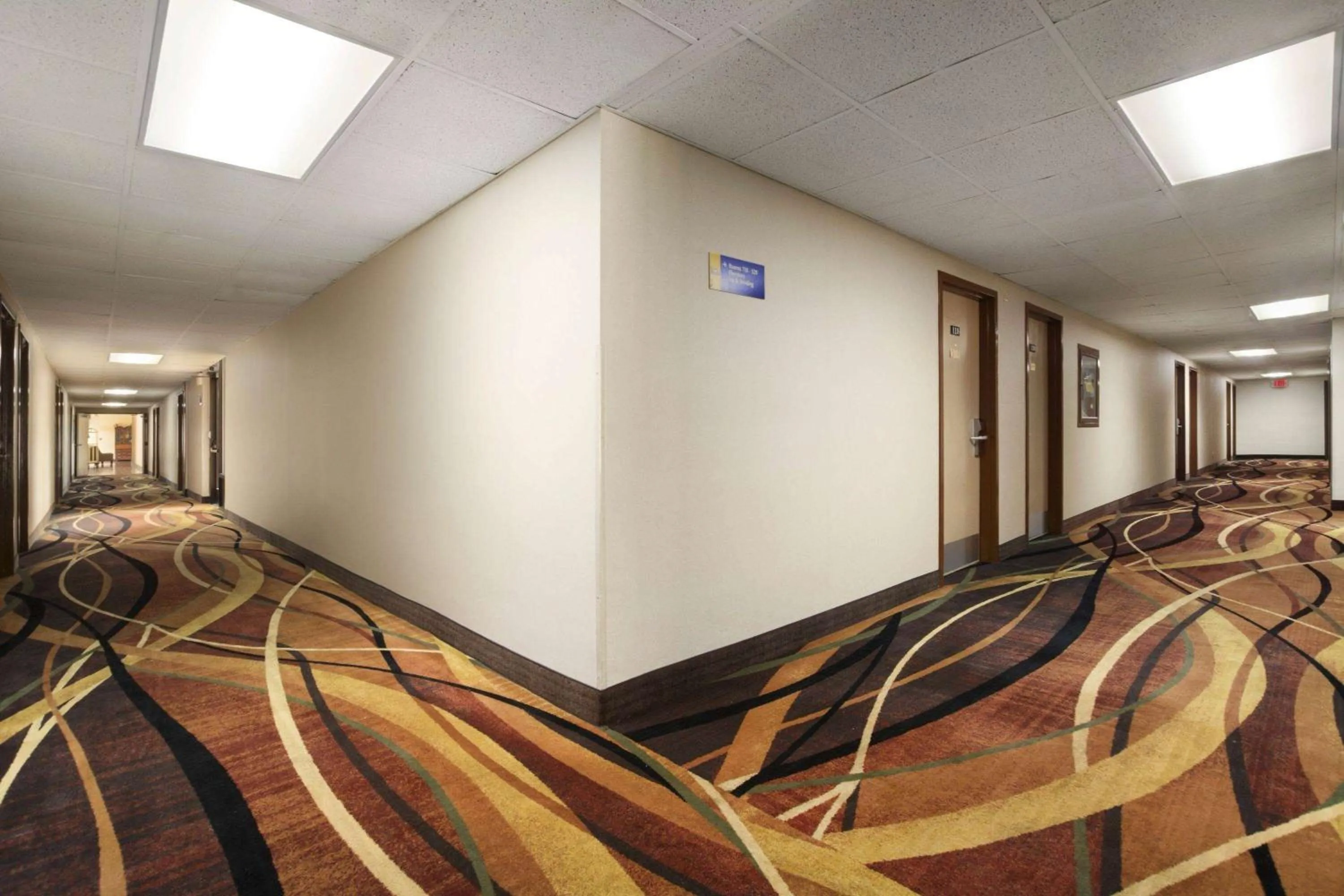 Kitchen or kitchenette, Bed in Days Inn by Wyndham Rome Downtown