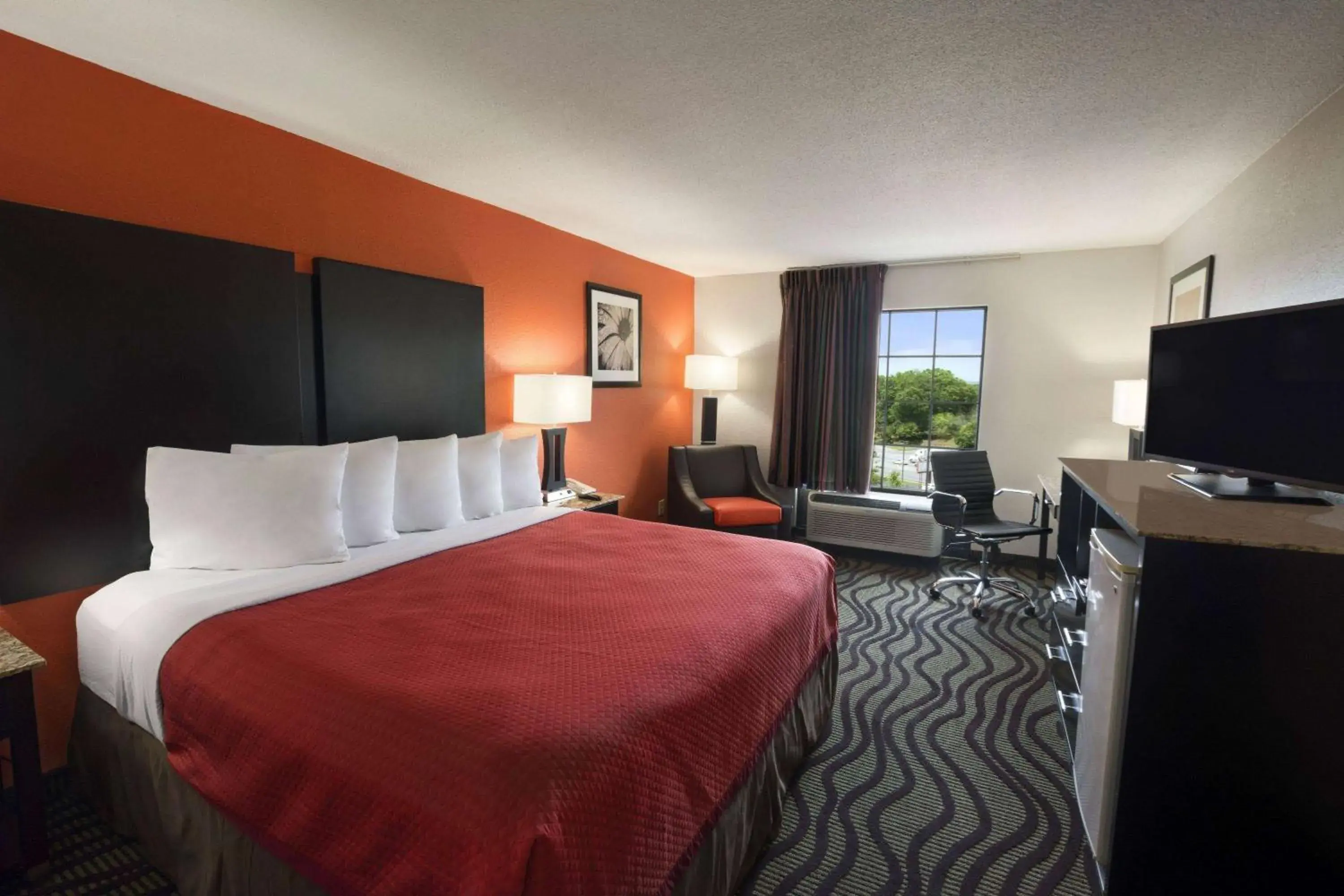 Photo of the whole room, Bed in Days Inn by Wyndham Rome Downtown Photo of the whole room, Bed in Days Inn by Wyndham Rome Downtown