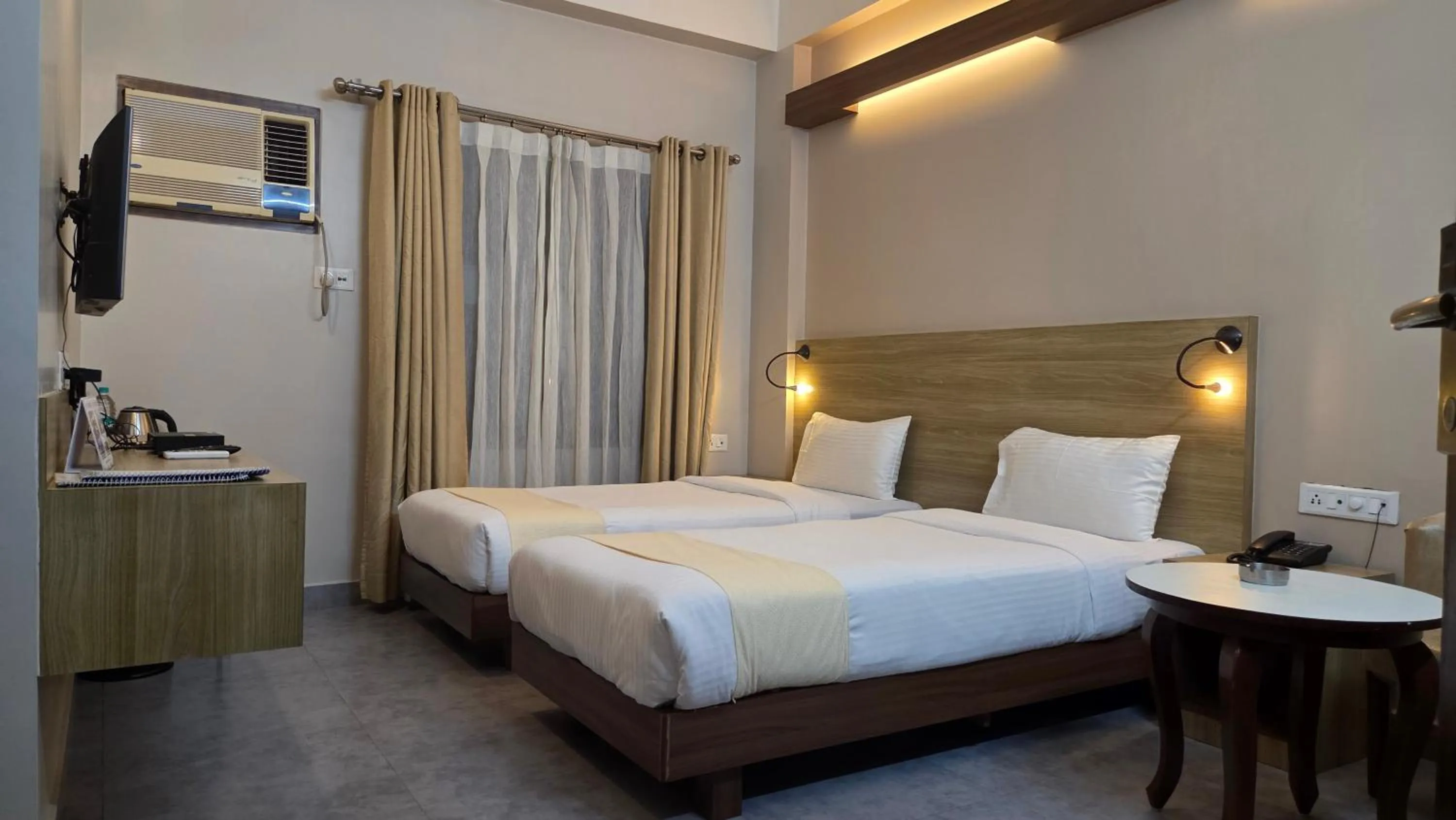 Bed in Hotel Gulmohar Grand