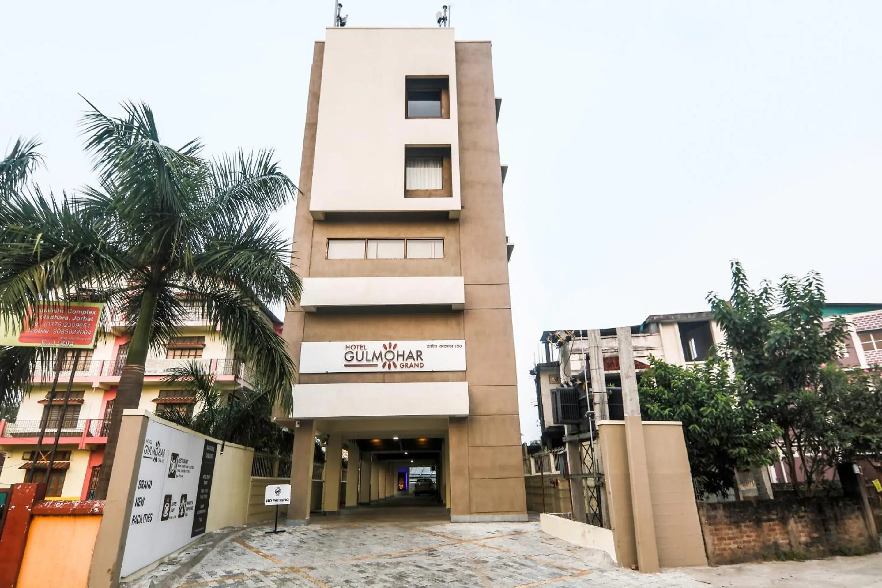 Property building in Hotel Gulmohar Grand Property building in Hotel Gulmohar Grand