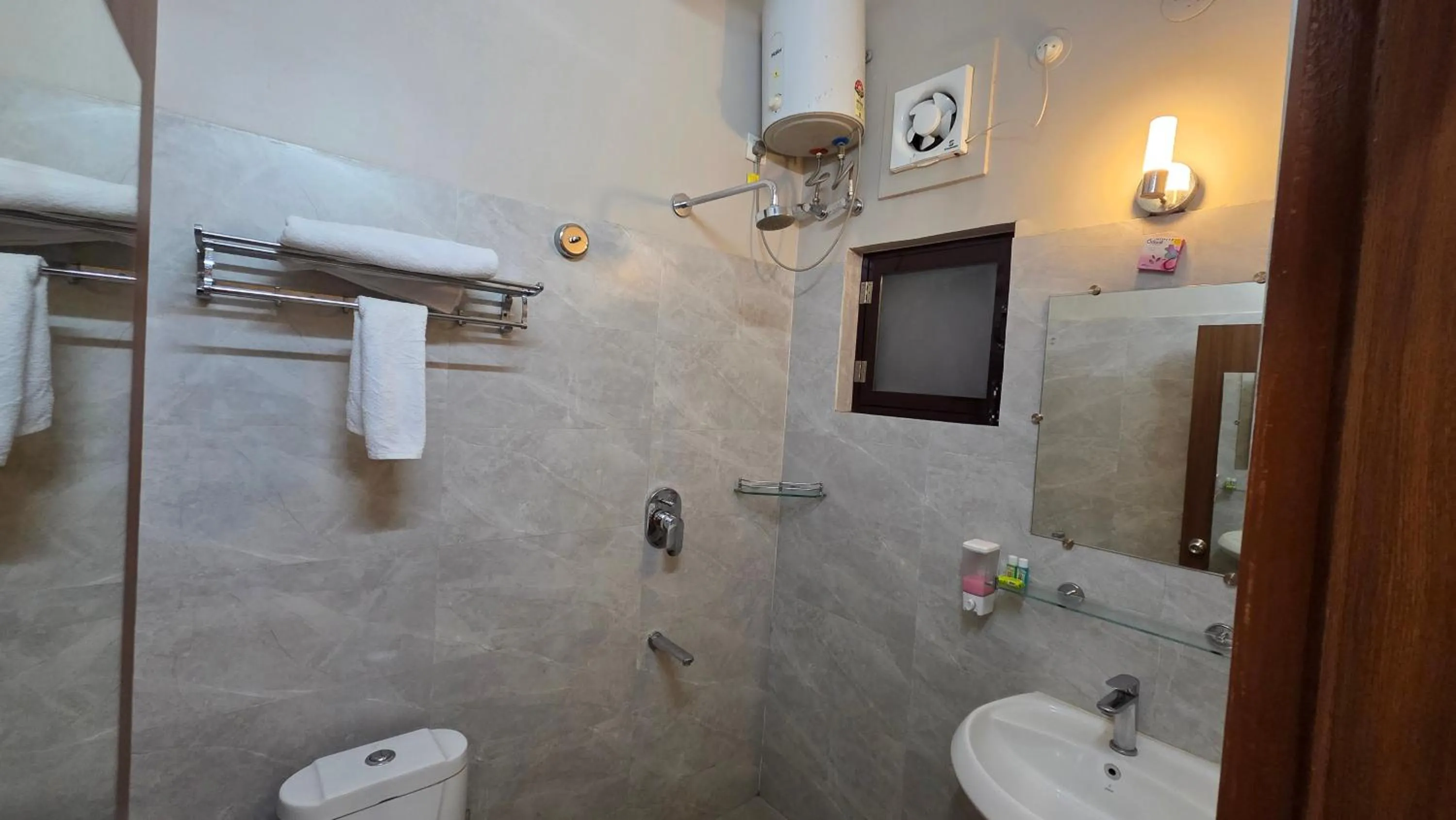 Bathroom in Hotel Gulmohar Grand