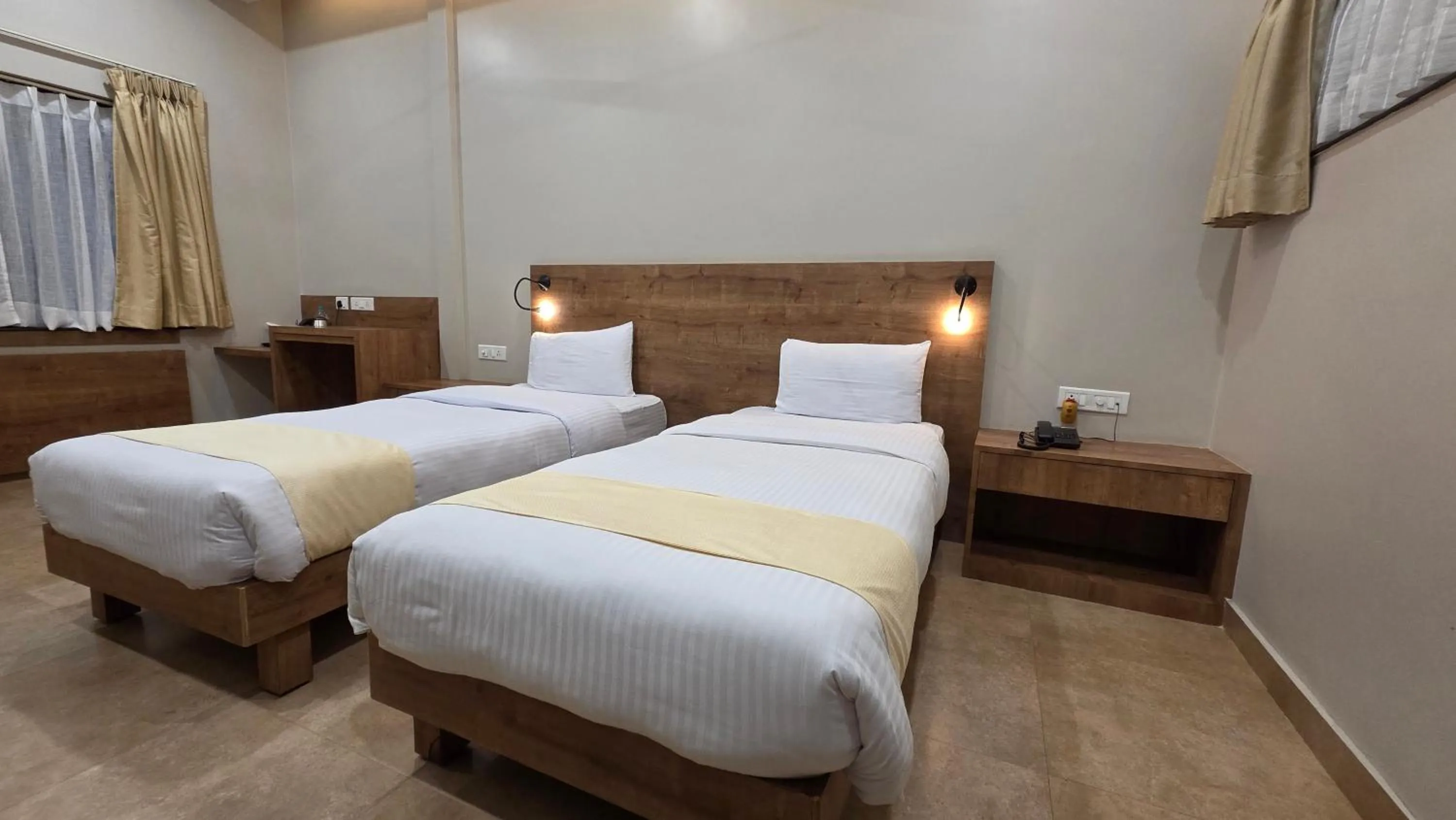 Bed in Hotel Gulmohar Grand