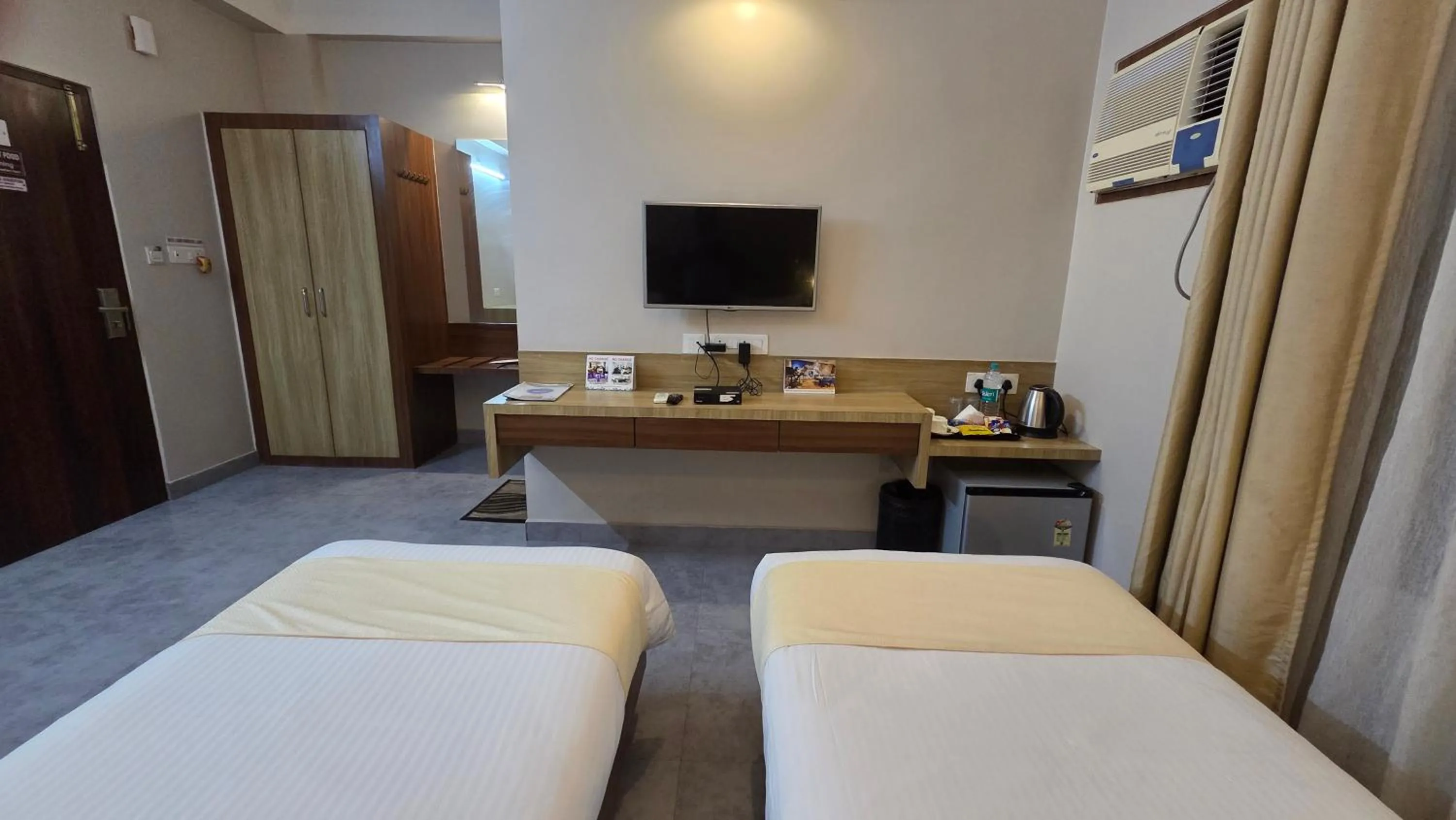 Bed in Hotel Gulmohar Grand