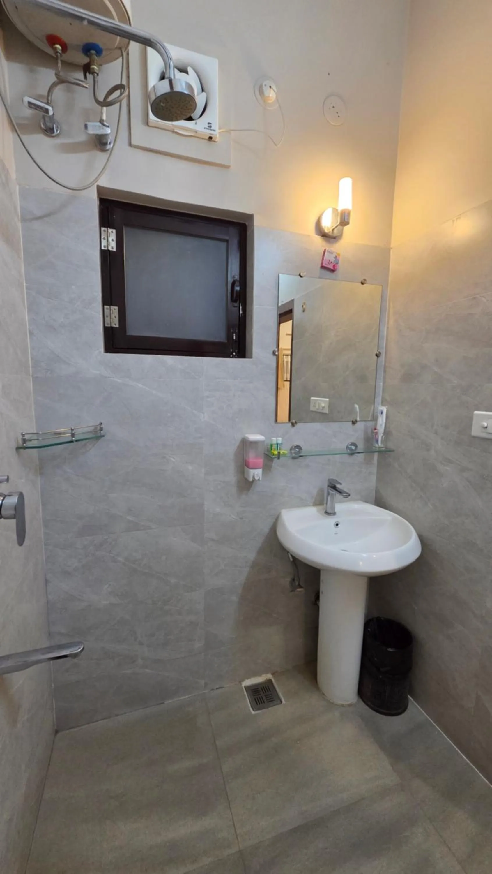 Bathroom in Hotel Gulmohar Grand
